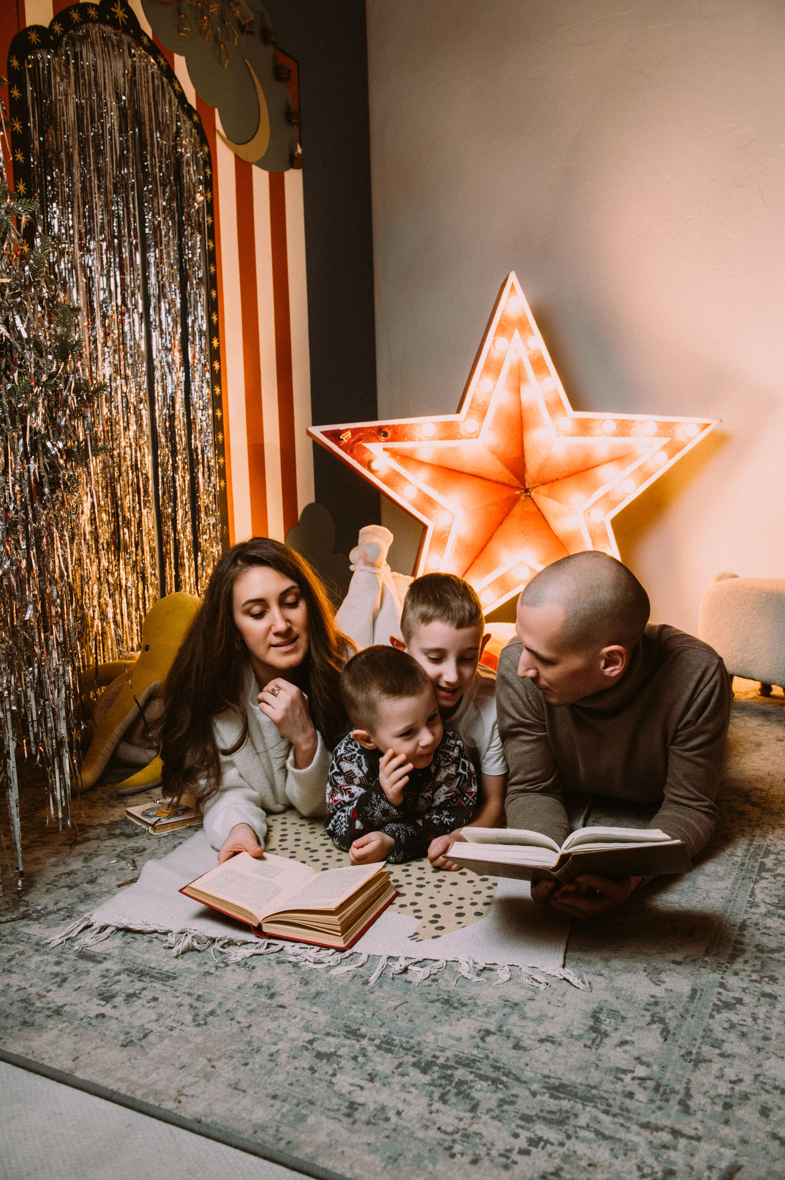 Большая семья собралась вместе на Новый год. Фотограф в Сургуте Светлана Гибадуллина