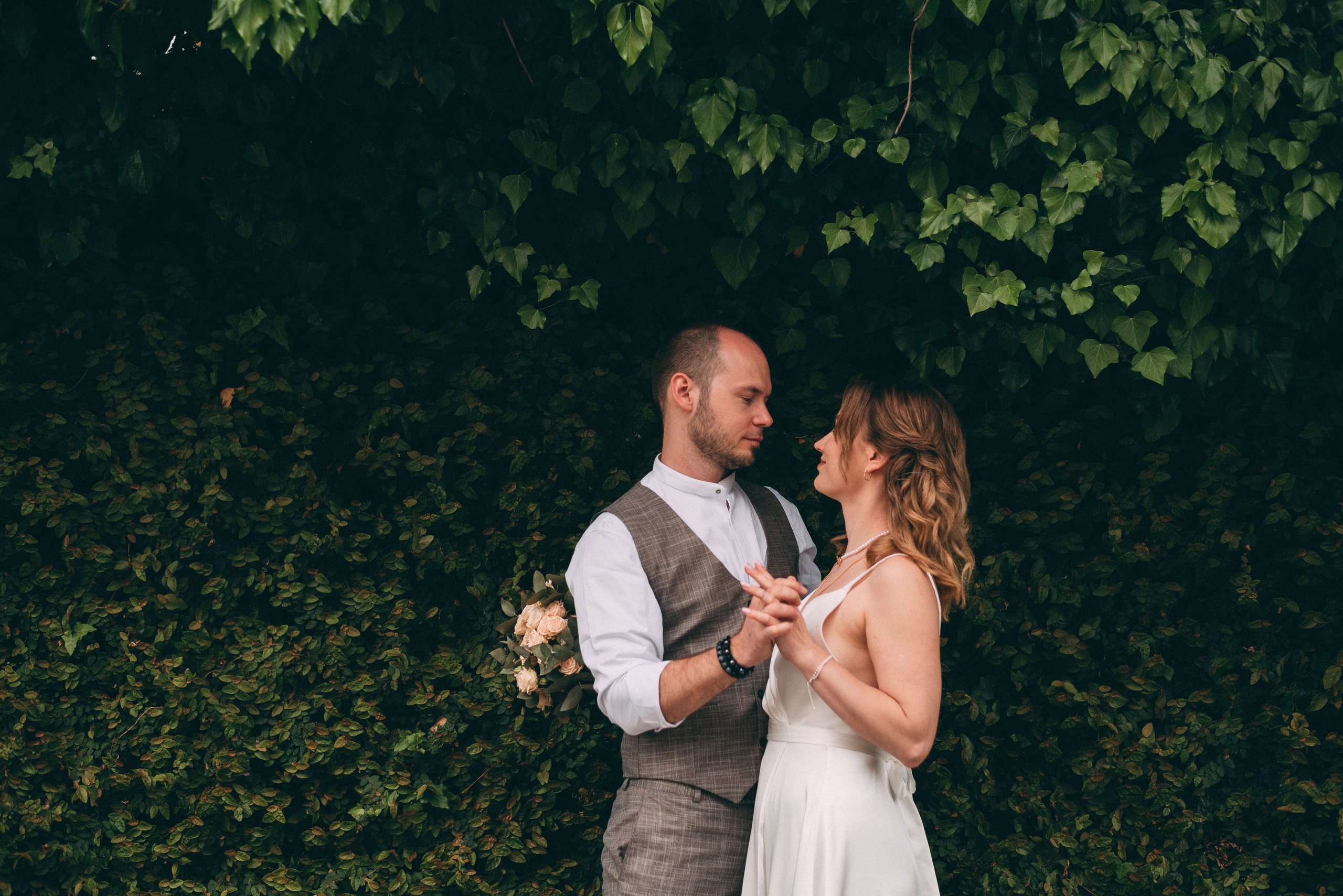 Фотосессия свадьбы или lovstory в центре Сочи, Зимний театр. Фотограф в Сочи — Маргарита Поганова