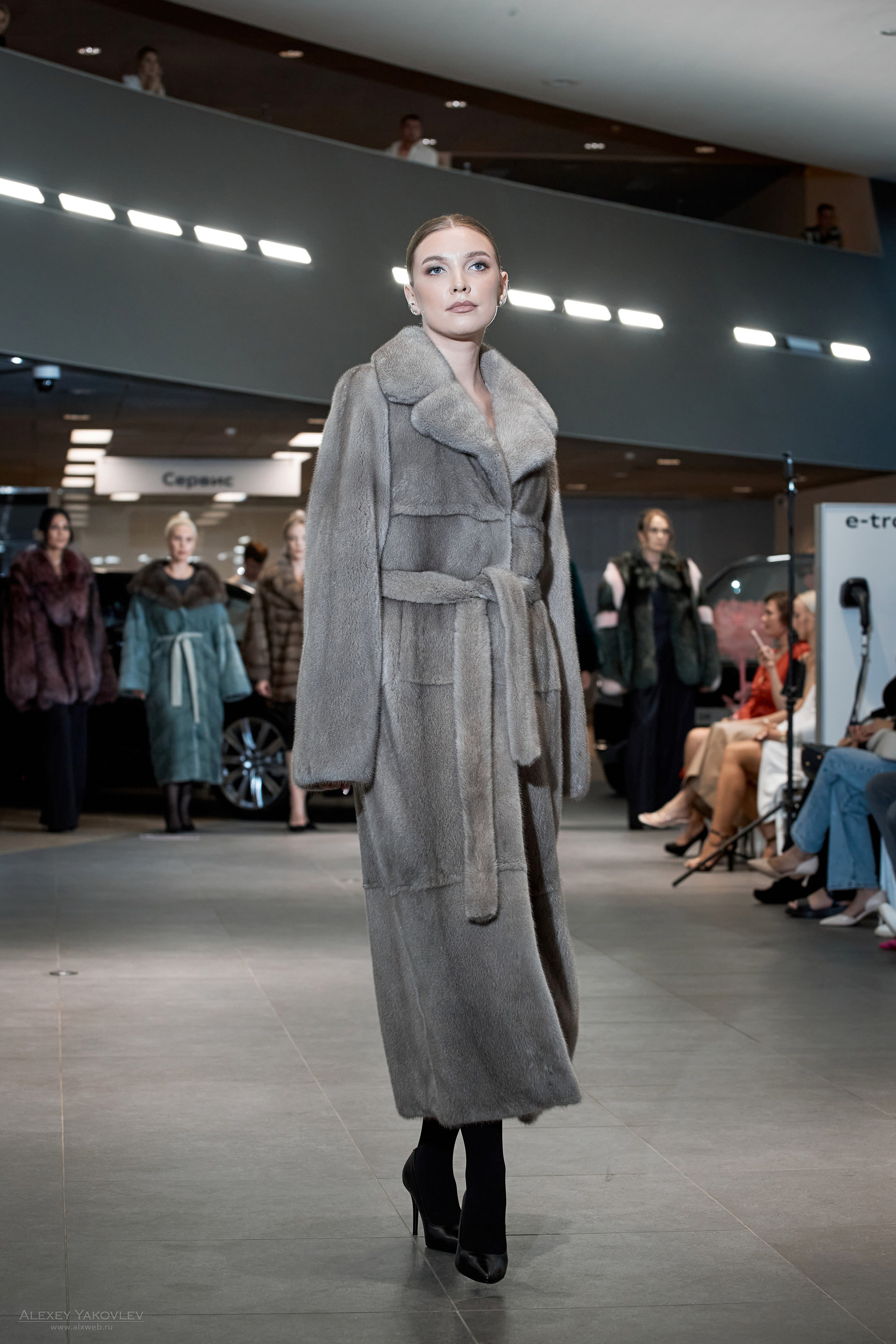 Модный показ PRE-FALL модельной школы Modeling+. Фотограф Алексей Яковлев