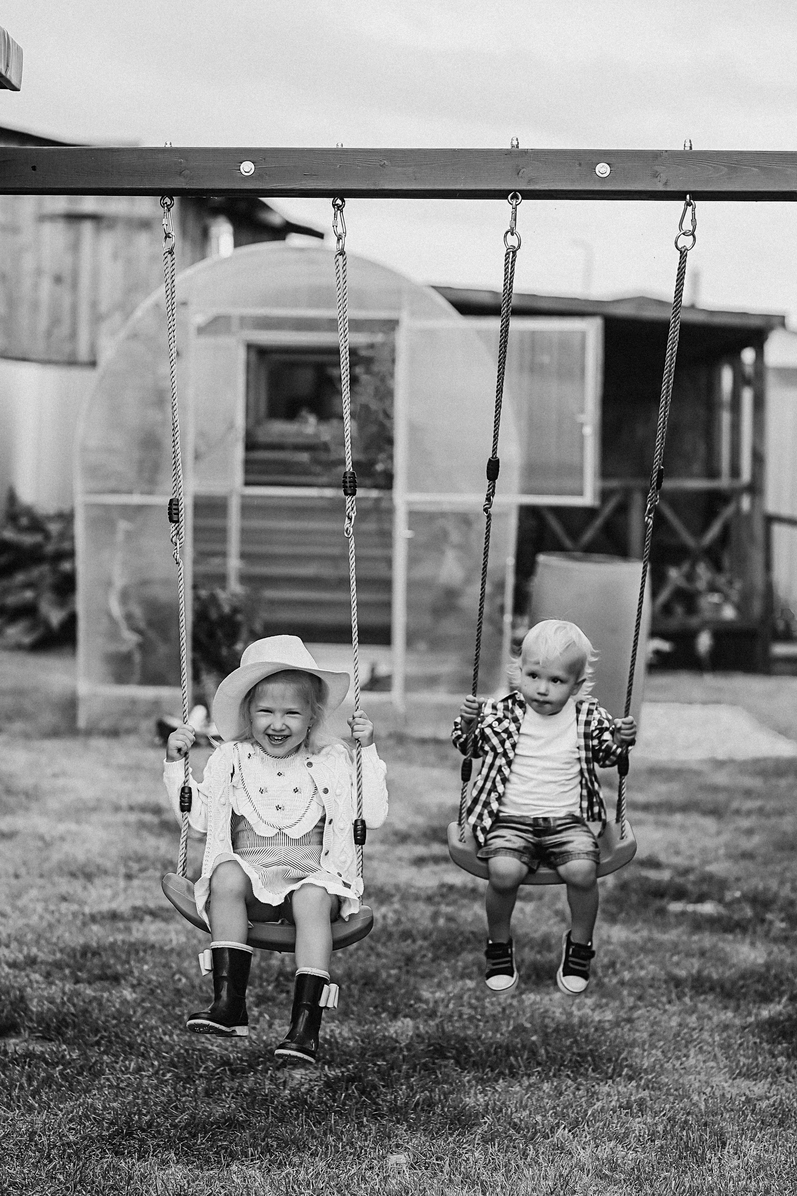 У дома. Семейный фотограф Тюмень, фотограф на роды Салмина Мария