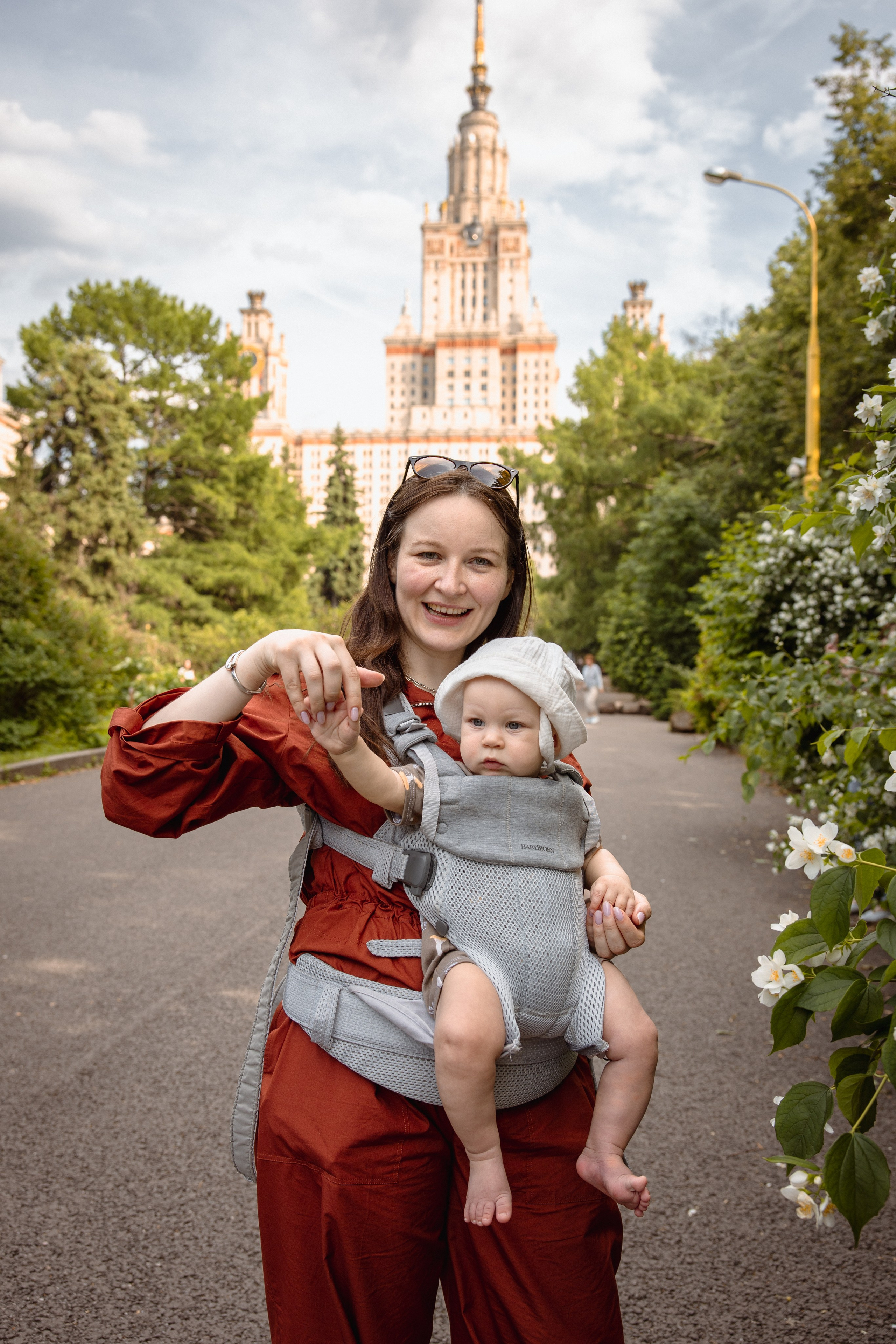 Настя с сыном у Alma-Mater. Ваш семейный newborn и lifestyle фотограф в СПБ Наталья Журавлева