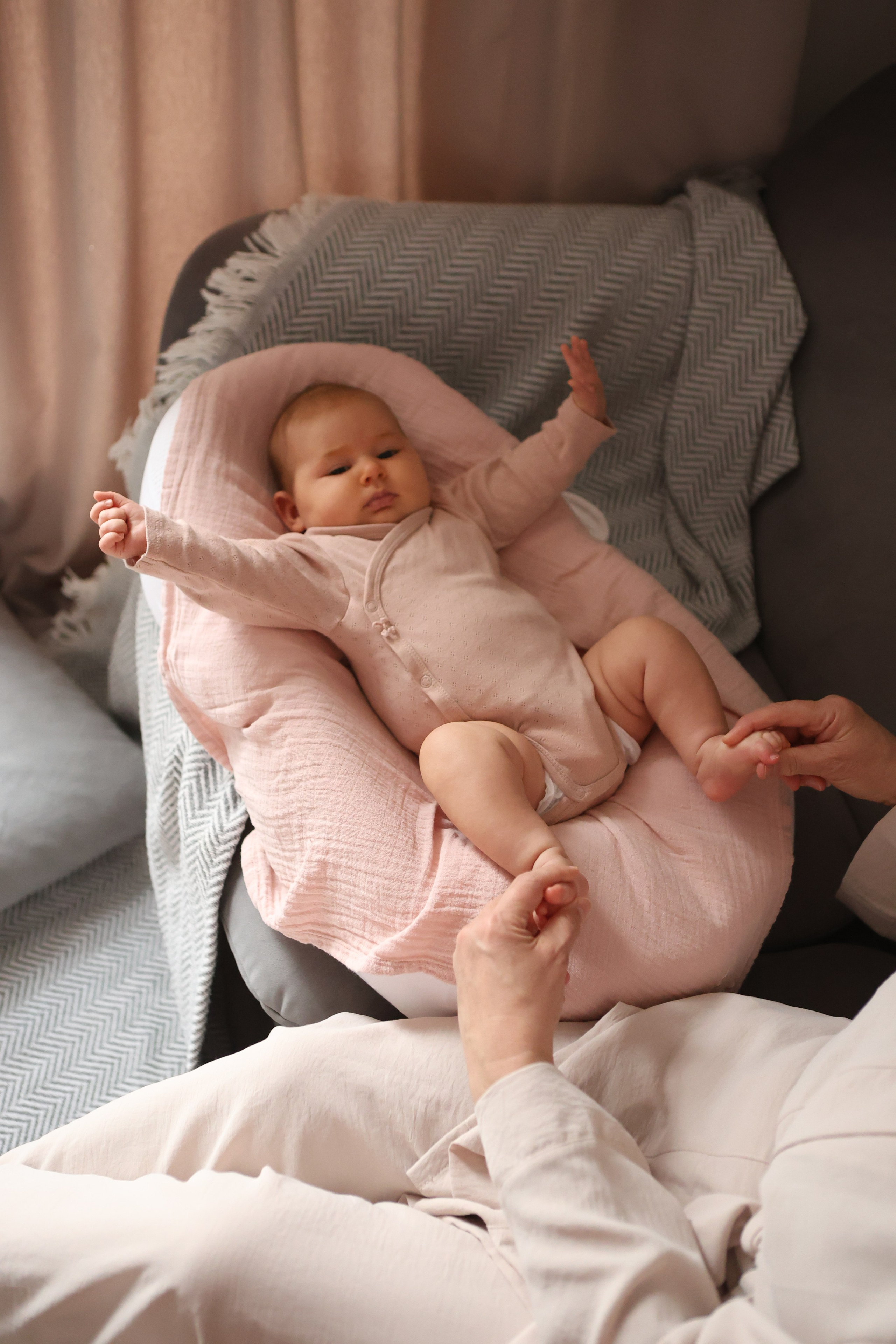 Агата с бабушкой. Ваш семейный newborn и lifestyle фотограф в СПБ Наталья Журавлева