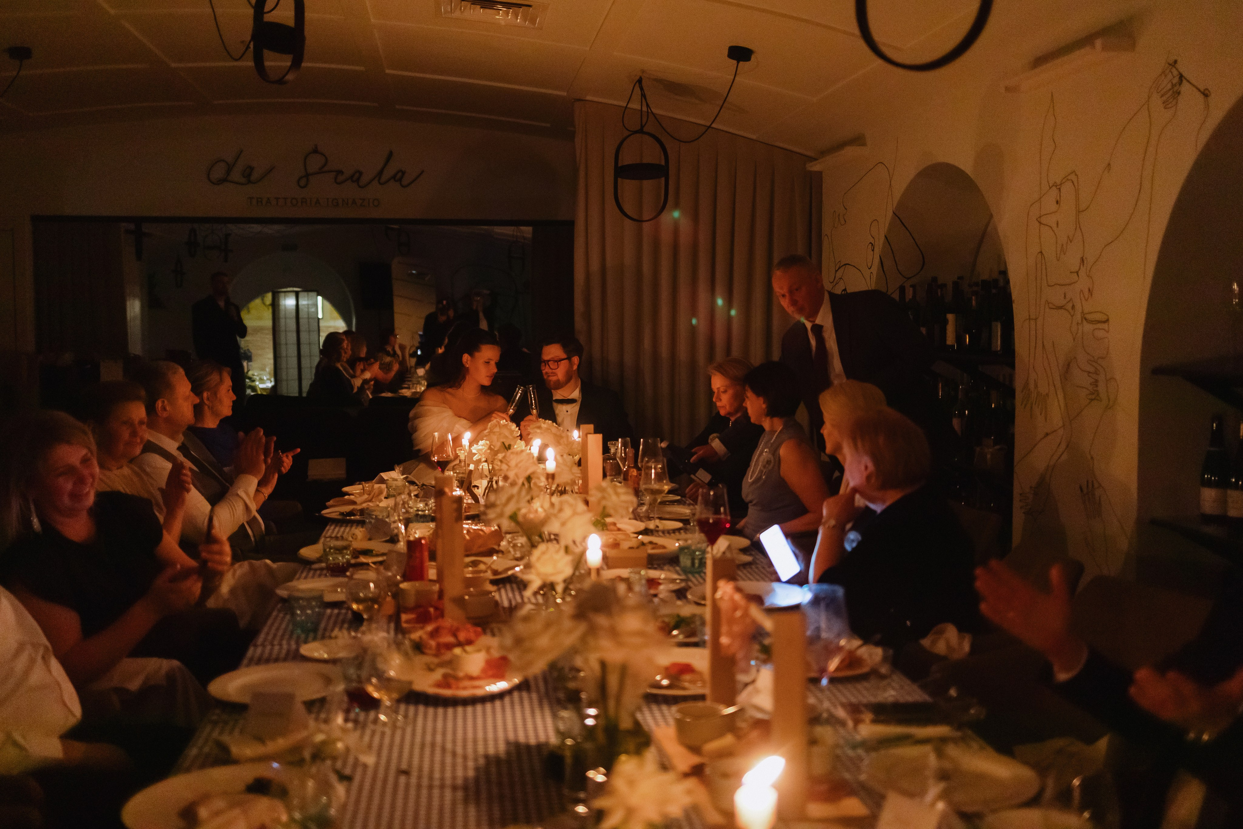 Свадебная фотосессия в Минске в итальянском ресторане La Scala