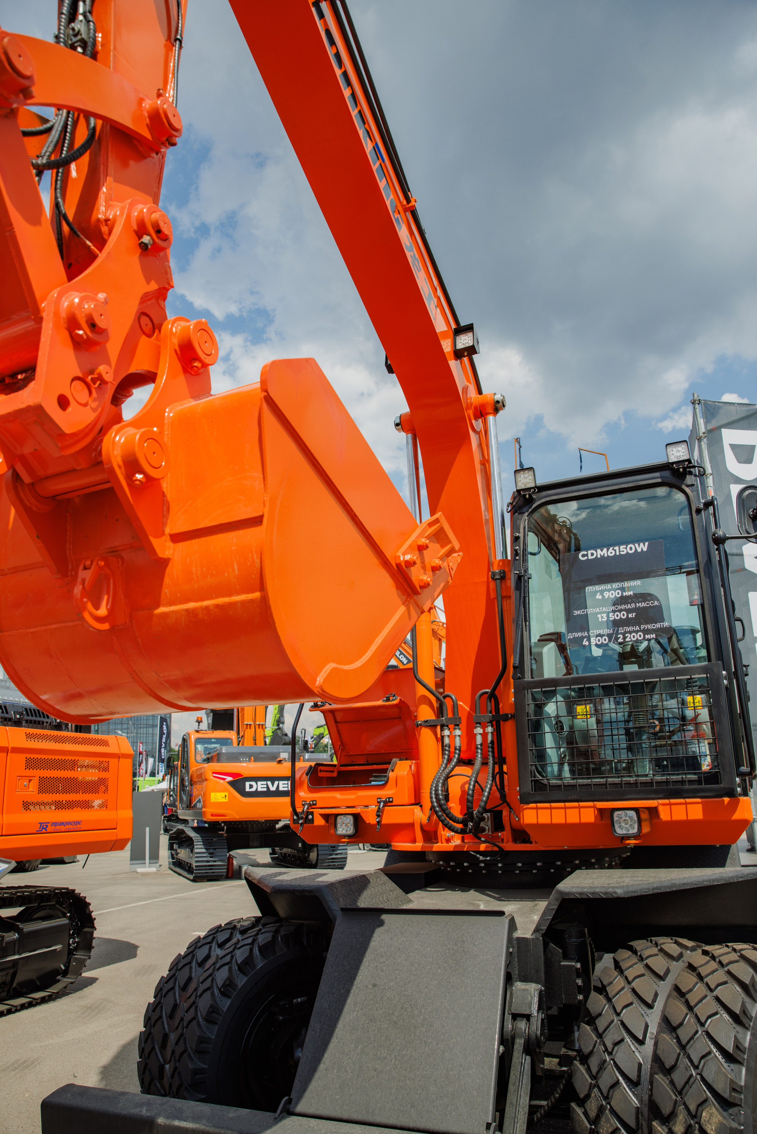 Выставка Спец. Техники. Фотограф Москва Шептаев Артём
