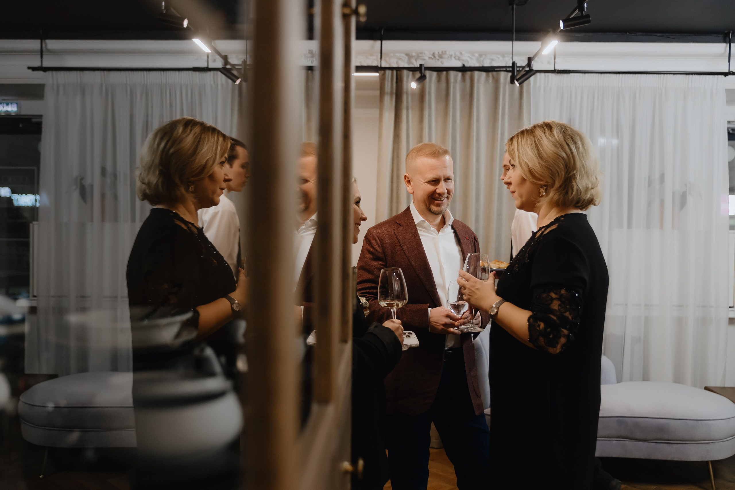 Открытие нового пространства интерьерного салона L. DECO в феврале 2025. L. Deco интерьерный салон. Краски/обои/лепной декор