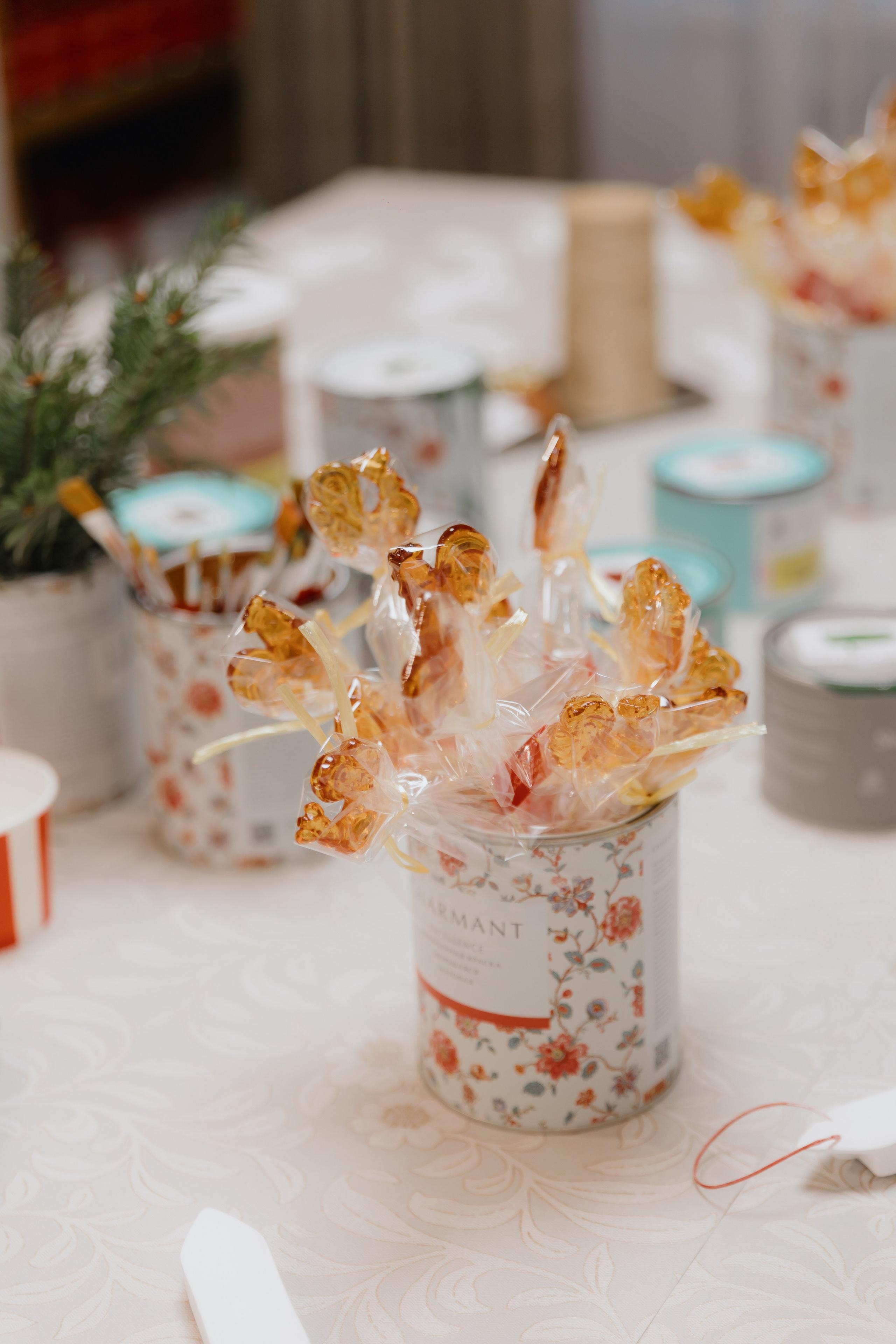 Предновогодний «Кофе-рейв» в L. DECO 17 декабря 2025 года. L. Deco интерьерный салон. Краски/обои/лепной декор