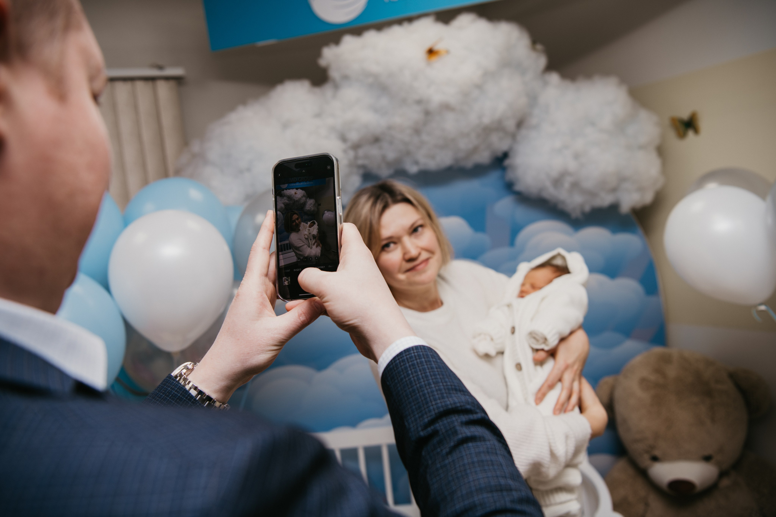 Выписка малыша. Мать и дитя на Севастопольском. Фотограф на выписку из роддома в Москве и МО