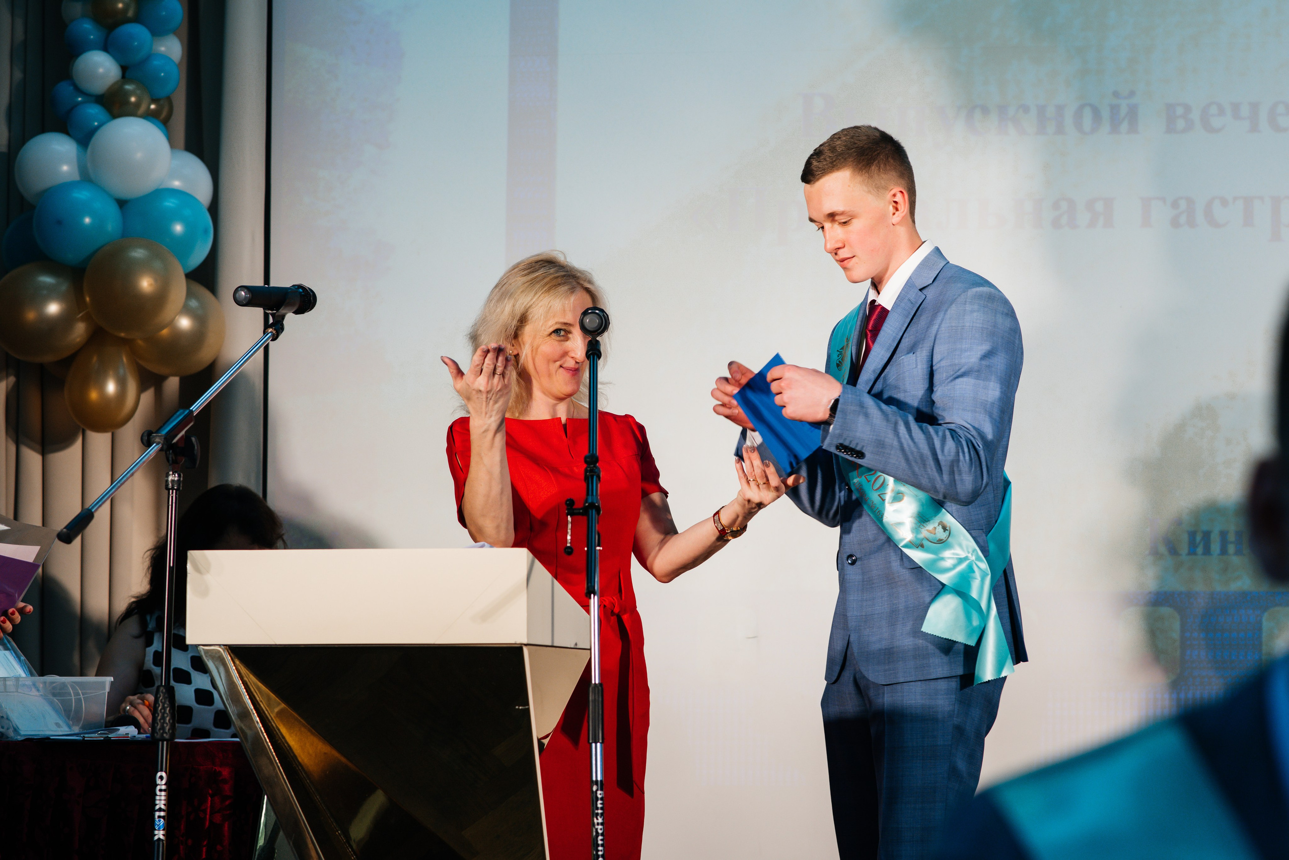 Вручение аттестатов. Выпускные альбомы в Подольске Москве и МО