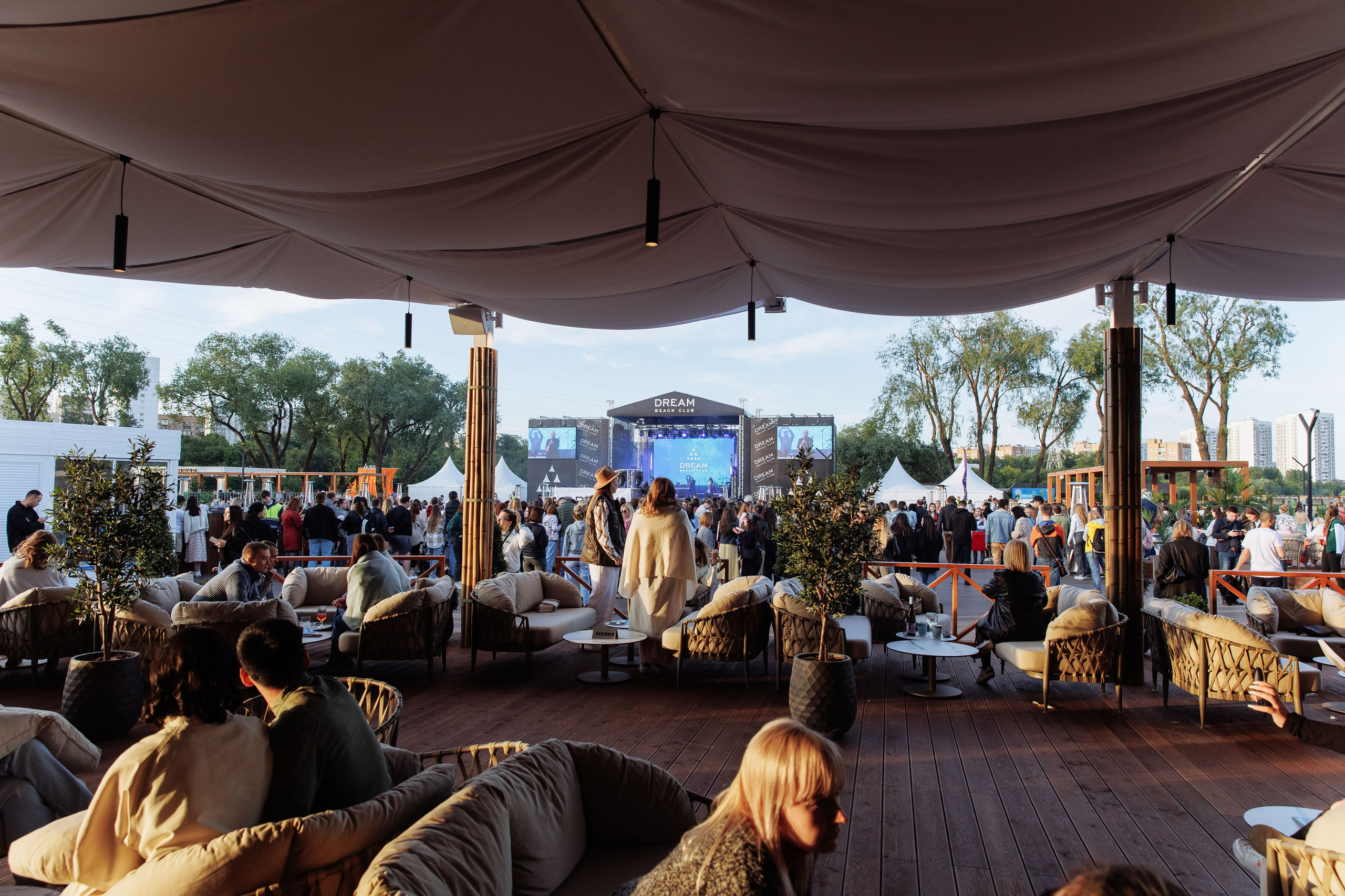 Остров мечты Dream Beach Club (Открытие открытого бассейна в Москве). Репортажный фотограф на мероприятие в Москве Алексей Терентьев