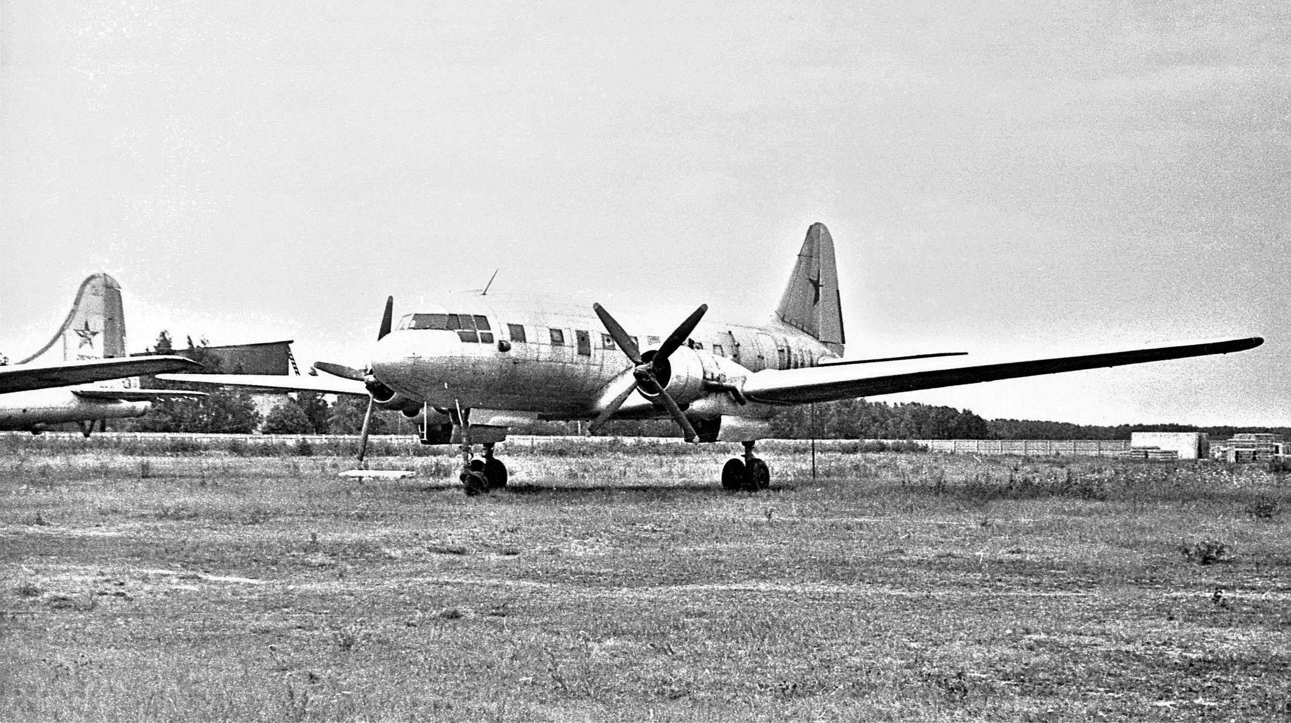 Ил-12 (Монино). Фотоальбом показывающий увлекательный мир авиации и мир медведей Андрея Иванова