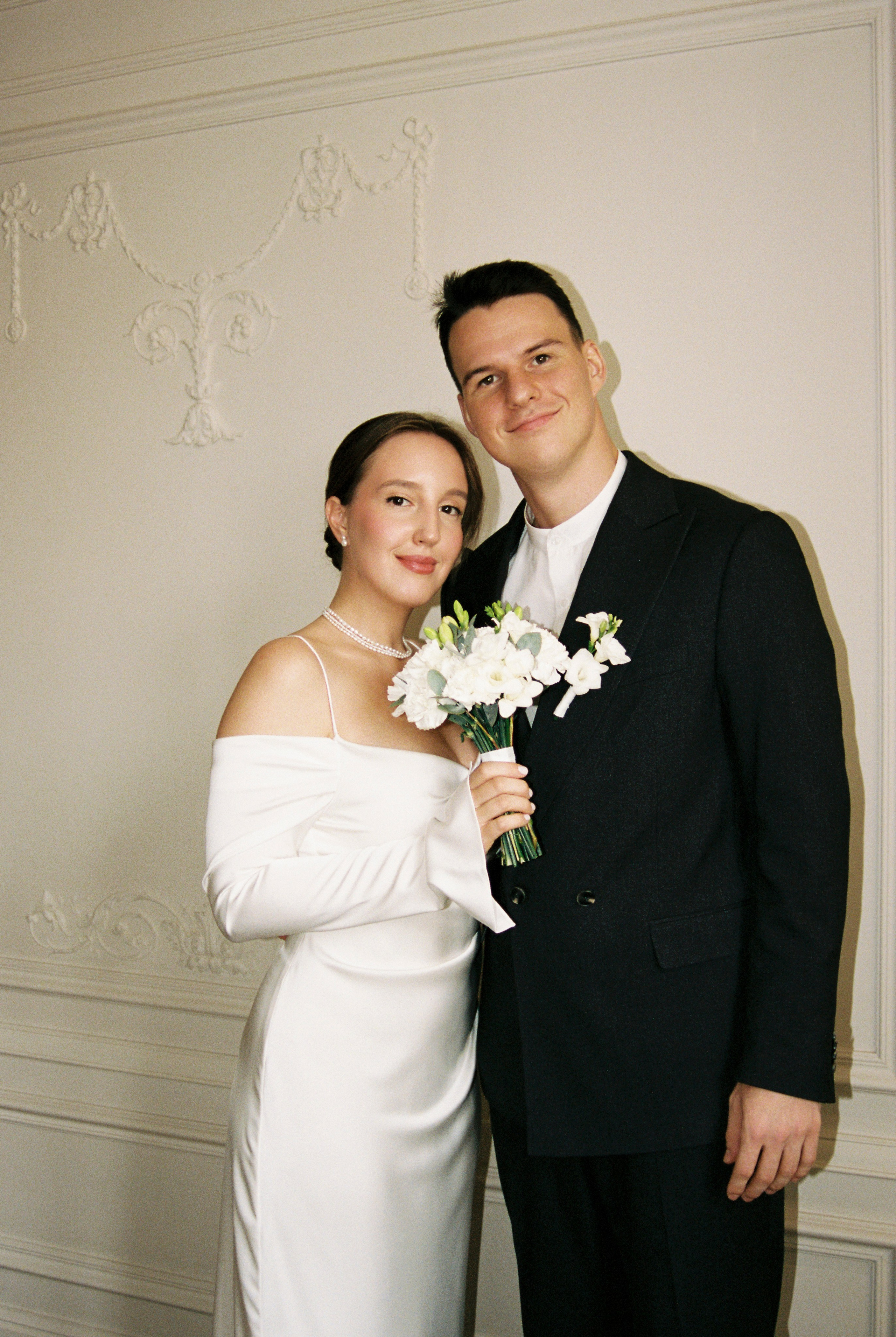 Лёня и Юля. Питер. От утра в отеле до вечеринки в ресторане на заливе. Цифра и плёнка. Свадебный фотограф Катерина Чулкова