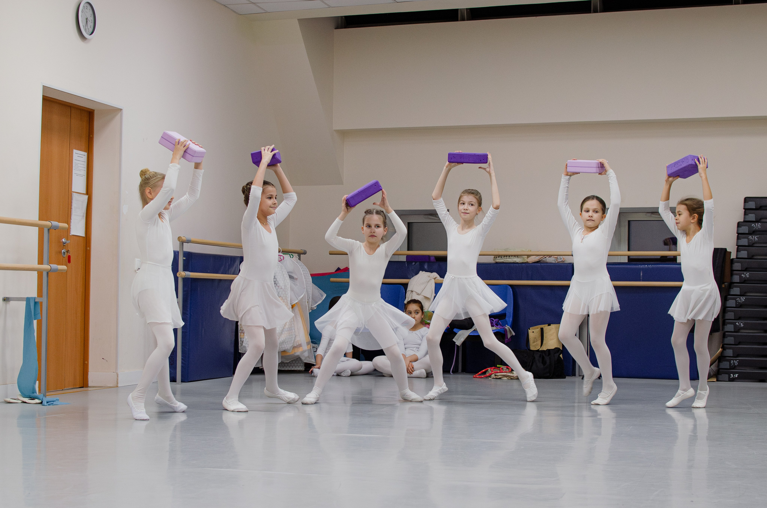 Хореографический коллектив «Русская тройка». Открытый урок младшей группы. Портретный и репортажный фотограф в Санкт-Петербурге Варвара Жукова