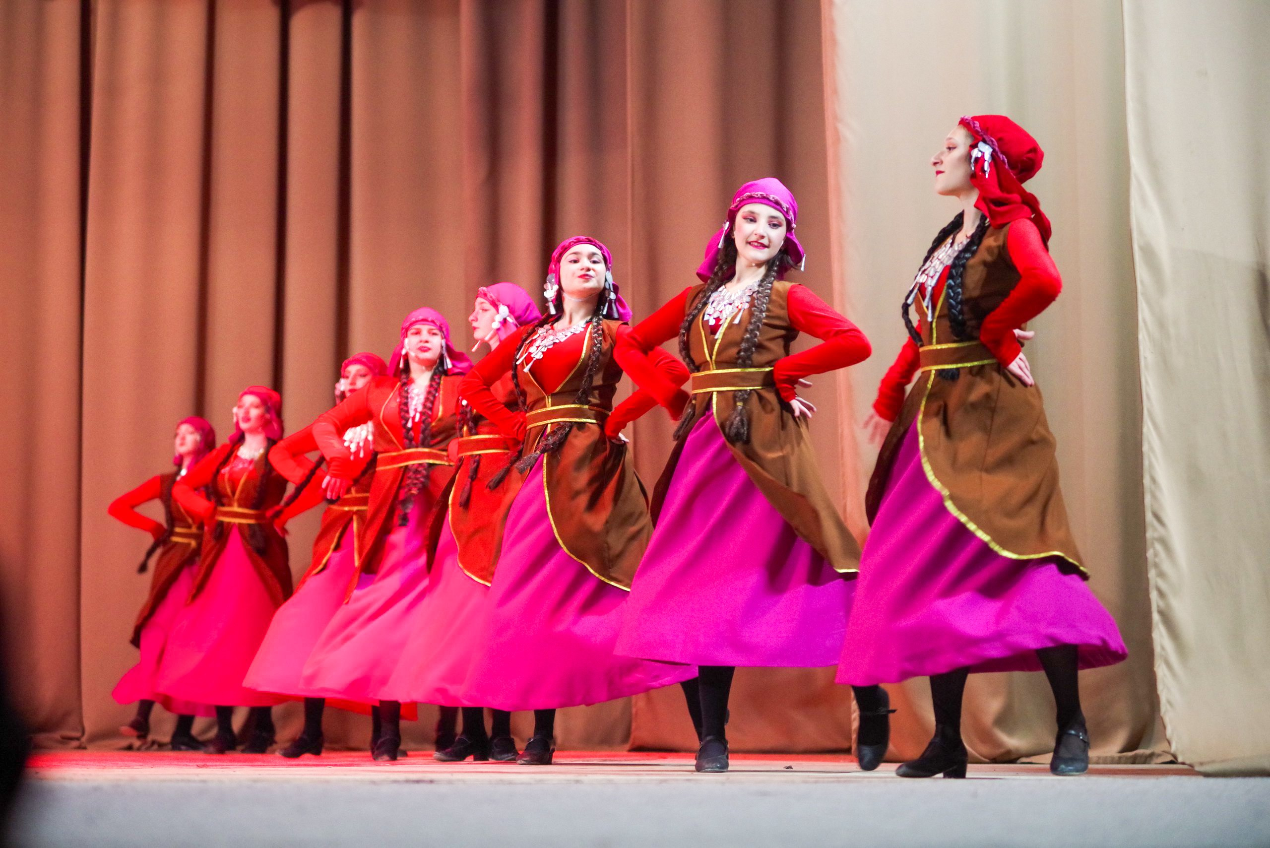 Грузинский танец. Портретный фотограф Денис Милютин