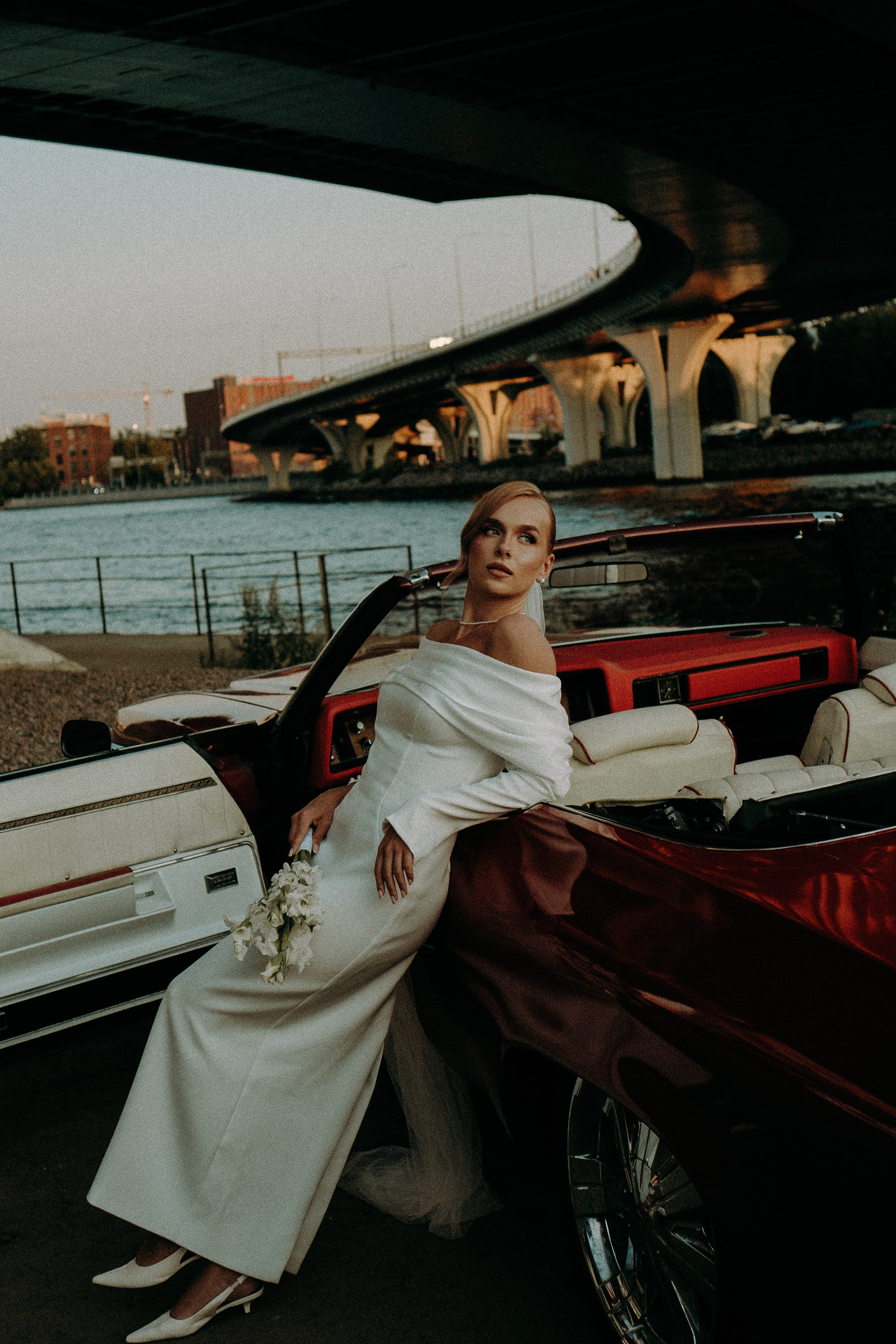 СВАДЕБНАЯ СЬЕМКА ВОЗЛЕ МСОТА БЕТАНКУРА НА КАБРИОЛЕТЕ. Профессиональный фотограф, Санкт-Петербург — Виктория Богомолова