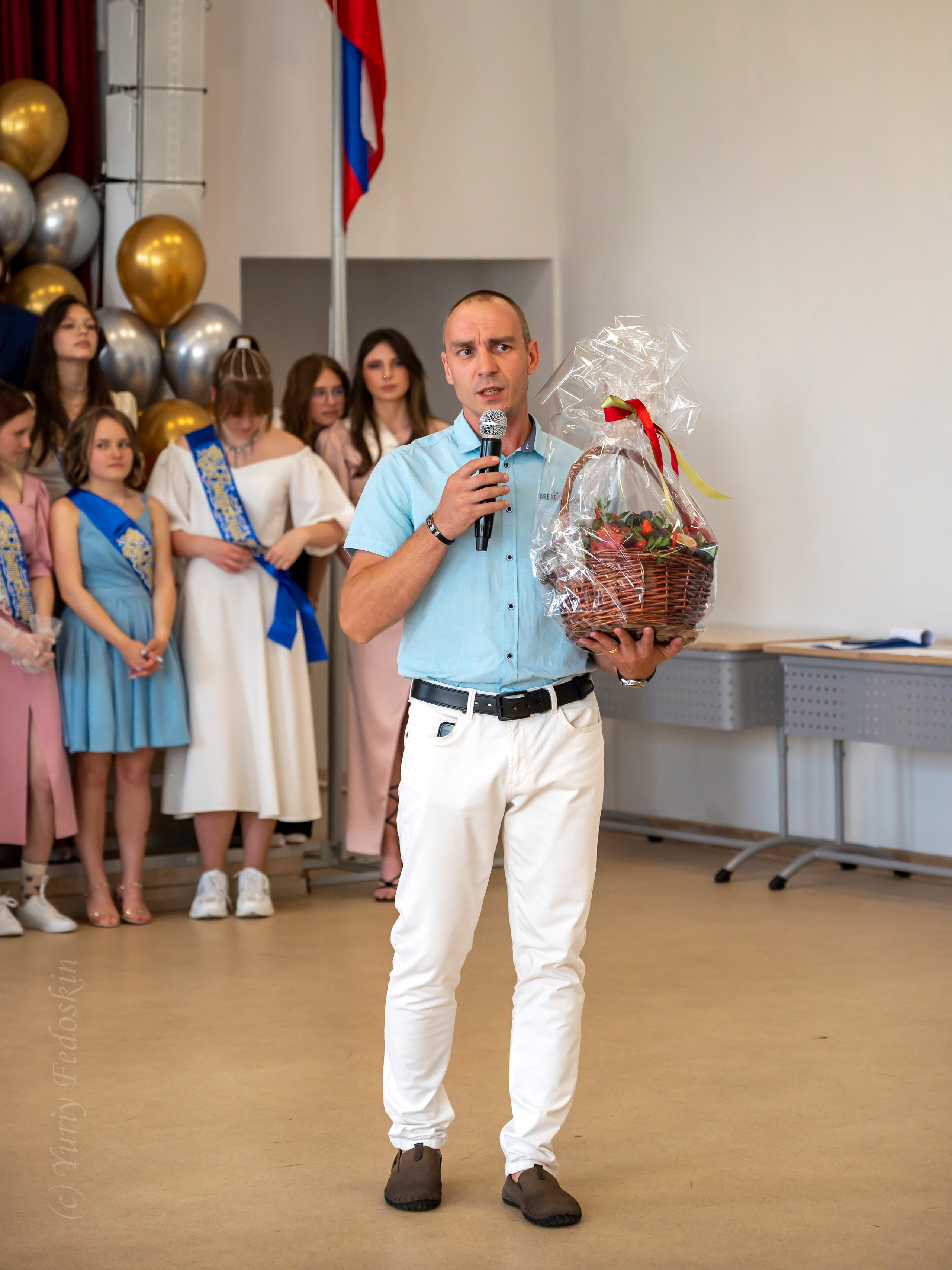Репортаж о выпускном 9 классов в школе № 7 города Королёва, 26.06.24г. Профессиональный фотограф интерьеров в Москве Юрий Федоскин