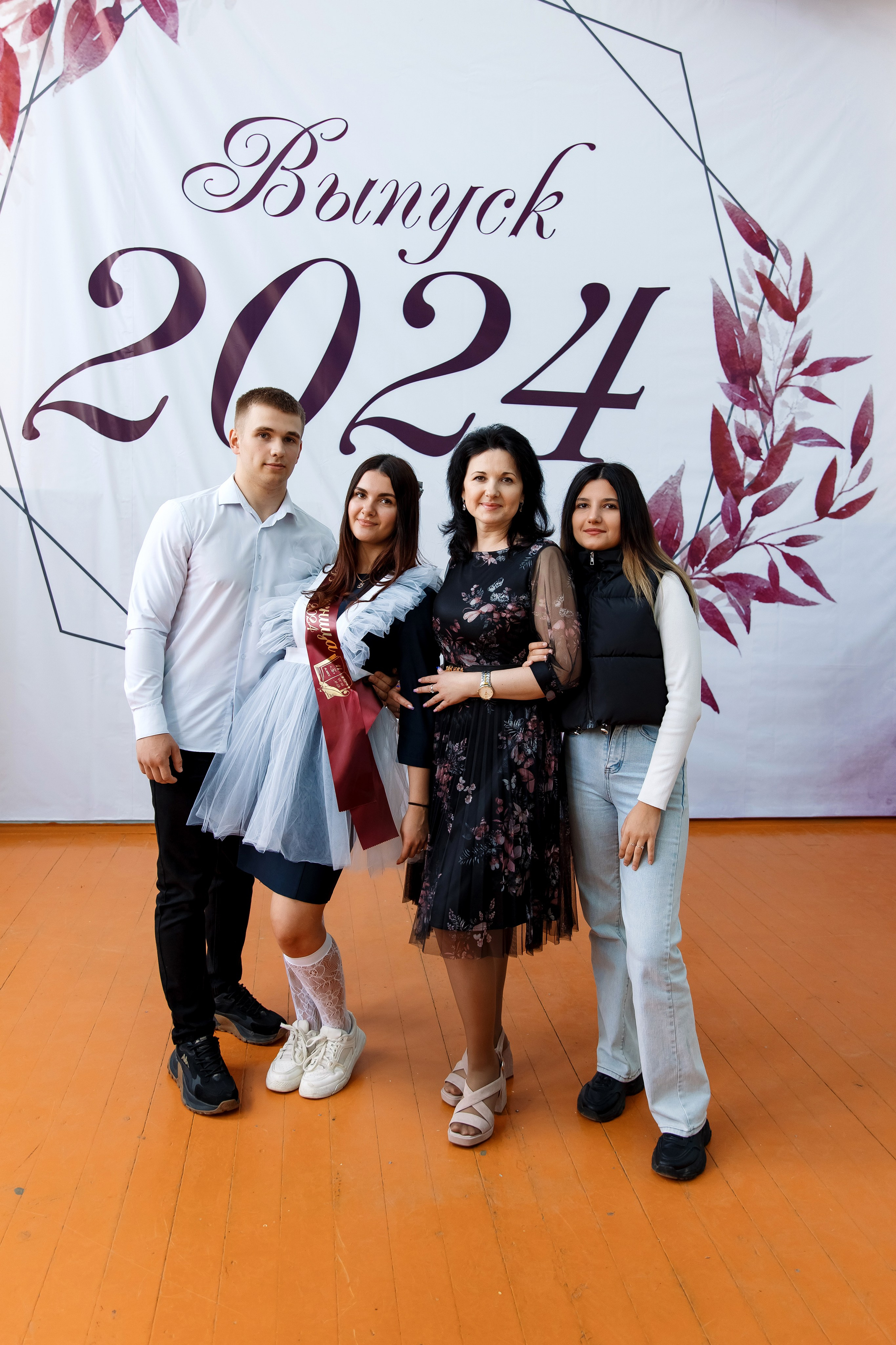 11 класс Последний звонок. Фотограф Любовь Корниенко, Примоский край