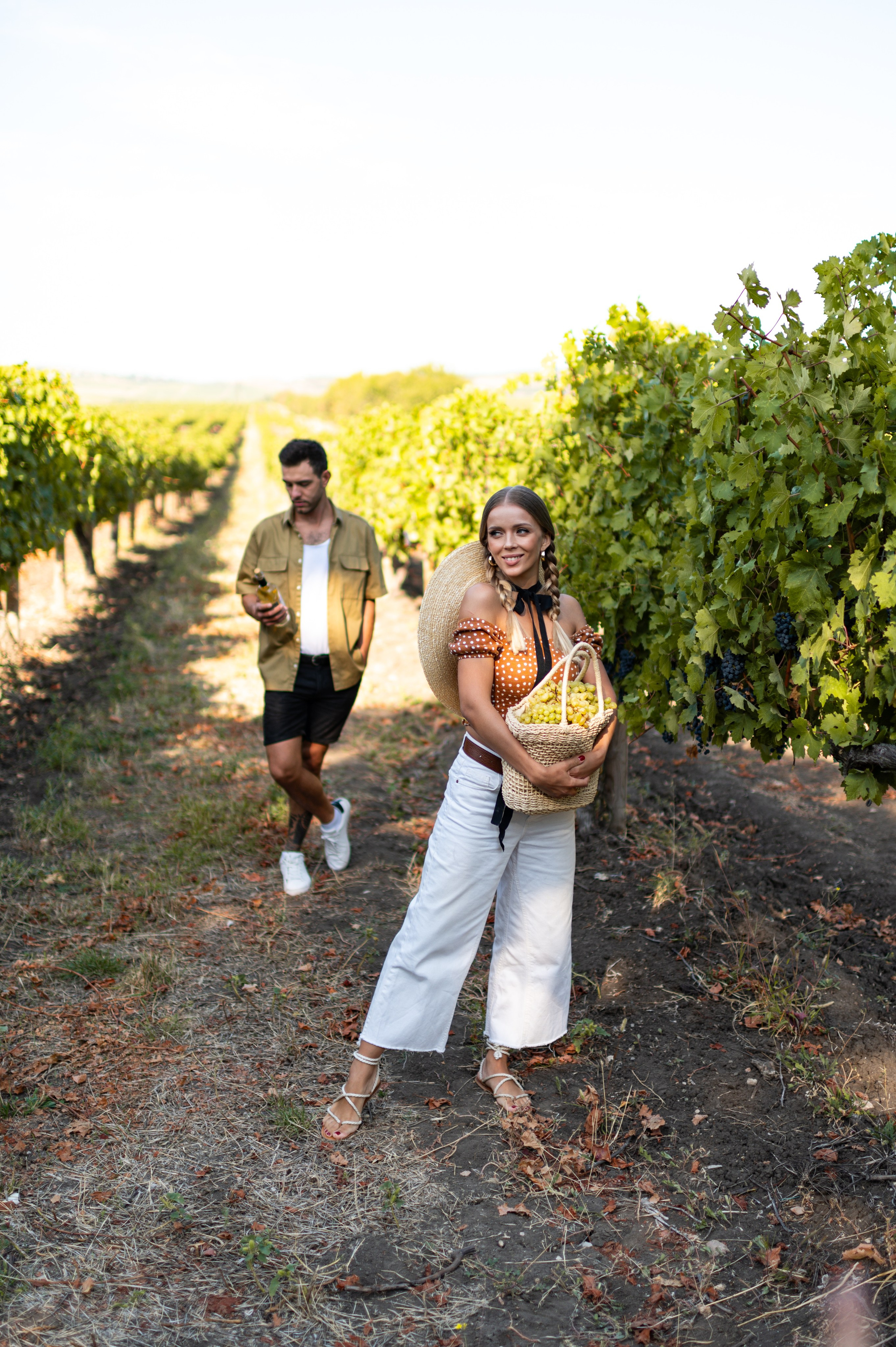Lovestory на плантации виноградников в Крыму. Фотограф Москва и Видеограф Москва