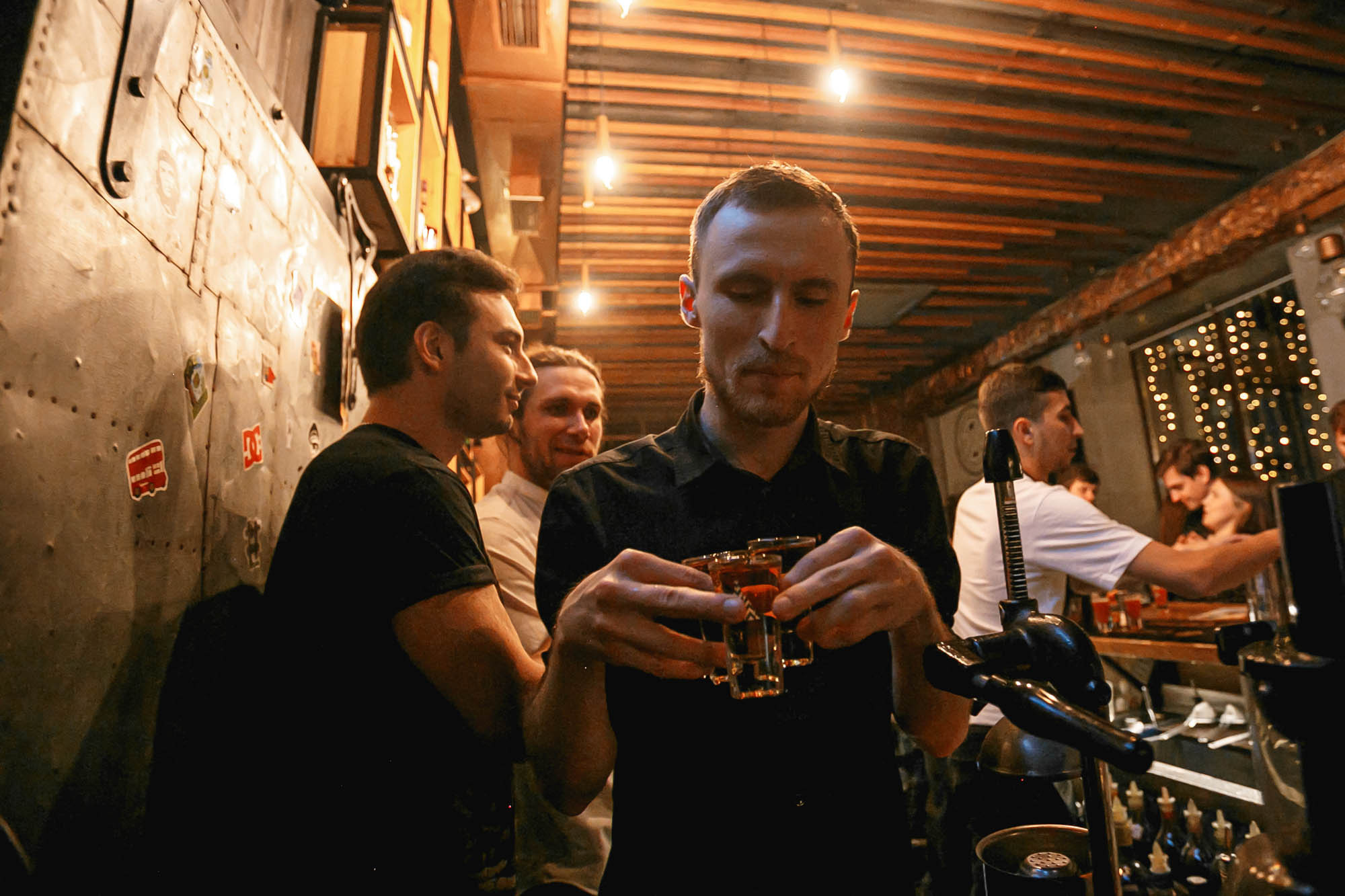 Guest Bartending / Вася и Русик