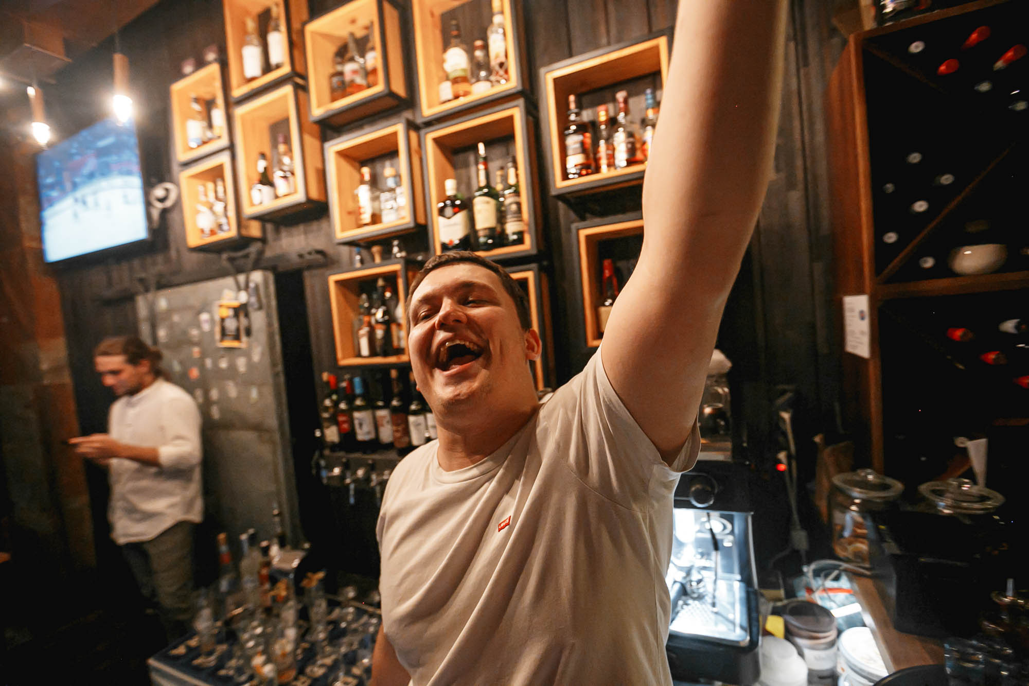 Guest Bartending / Вася и Русик