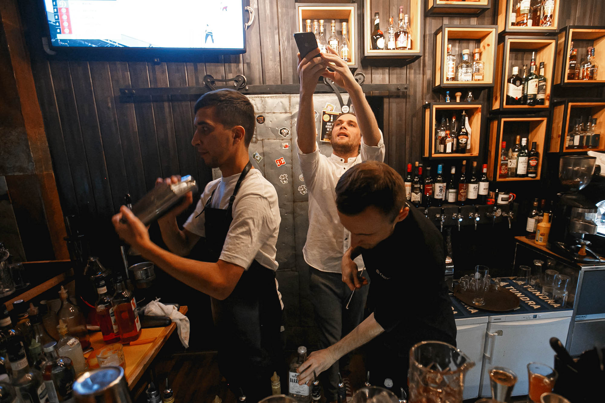 Guest Bartending / Вася и Русик