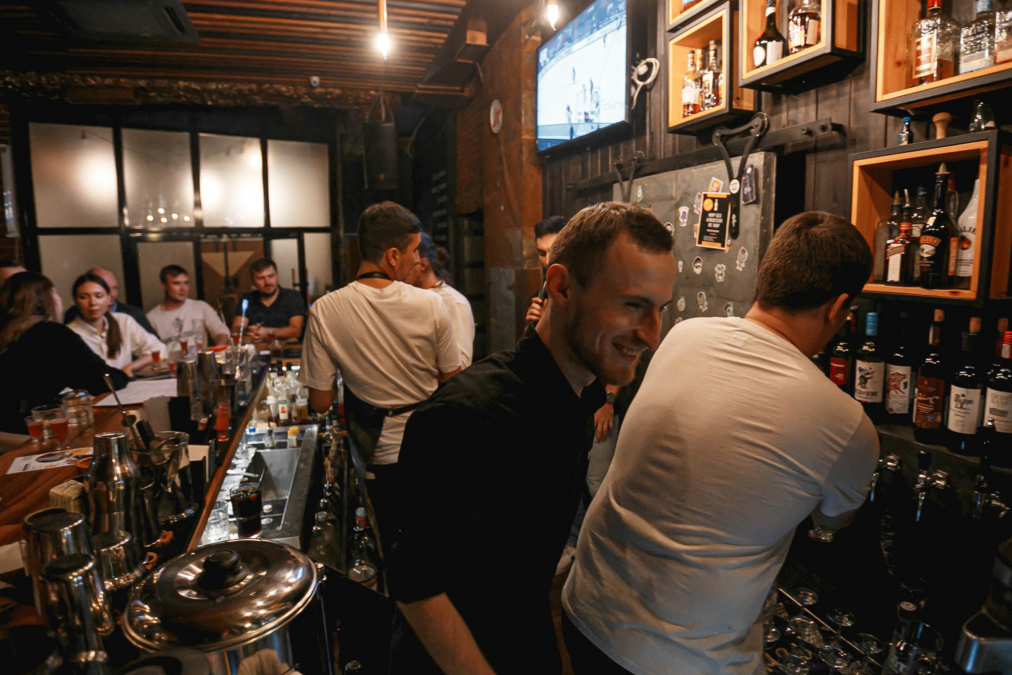 Guest Bartending / Вася и Русик