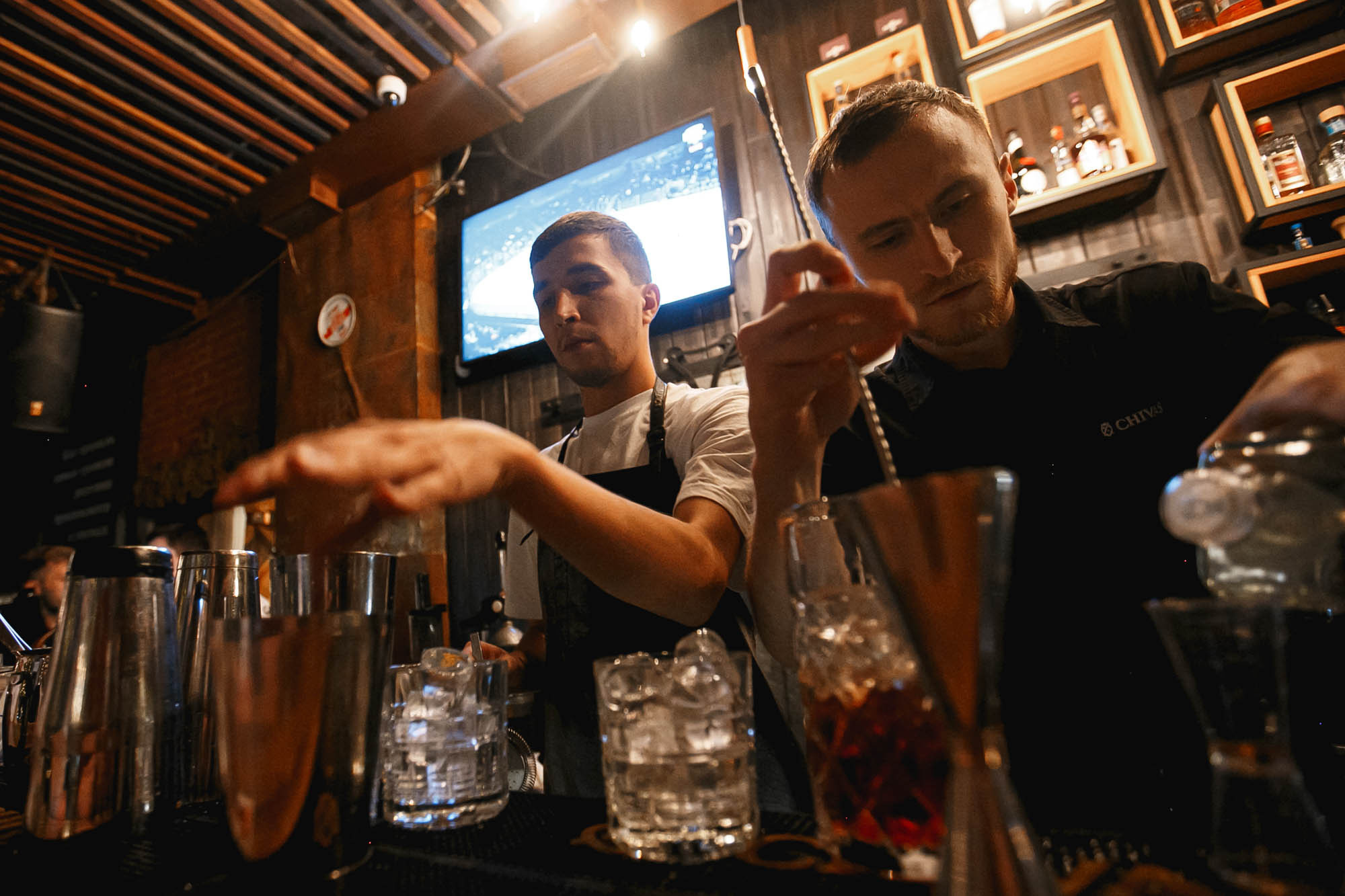 Guest Bartending / Вася и Русик