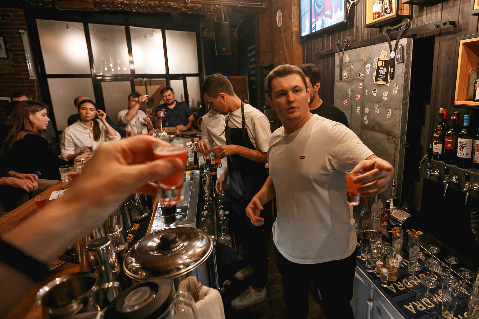 Guest Bartending / Вася и Русик