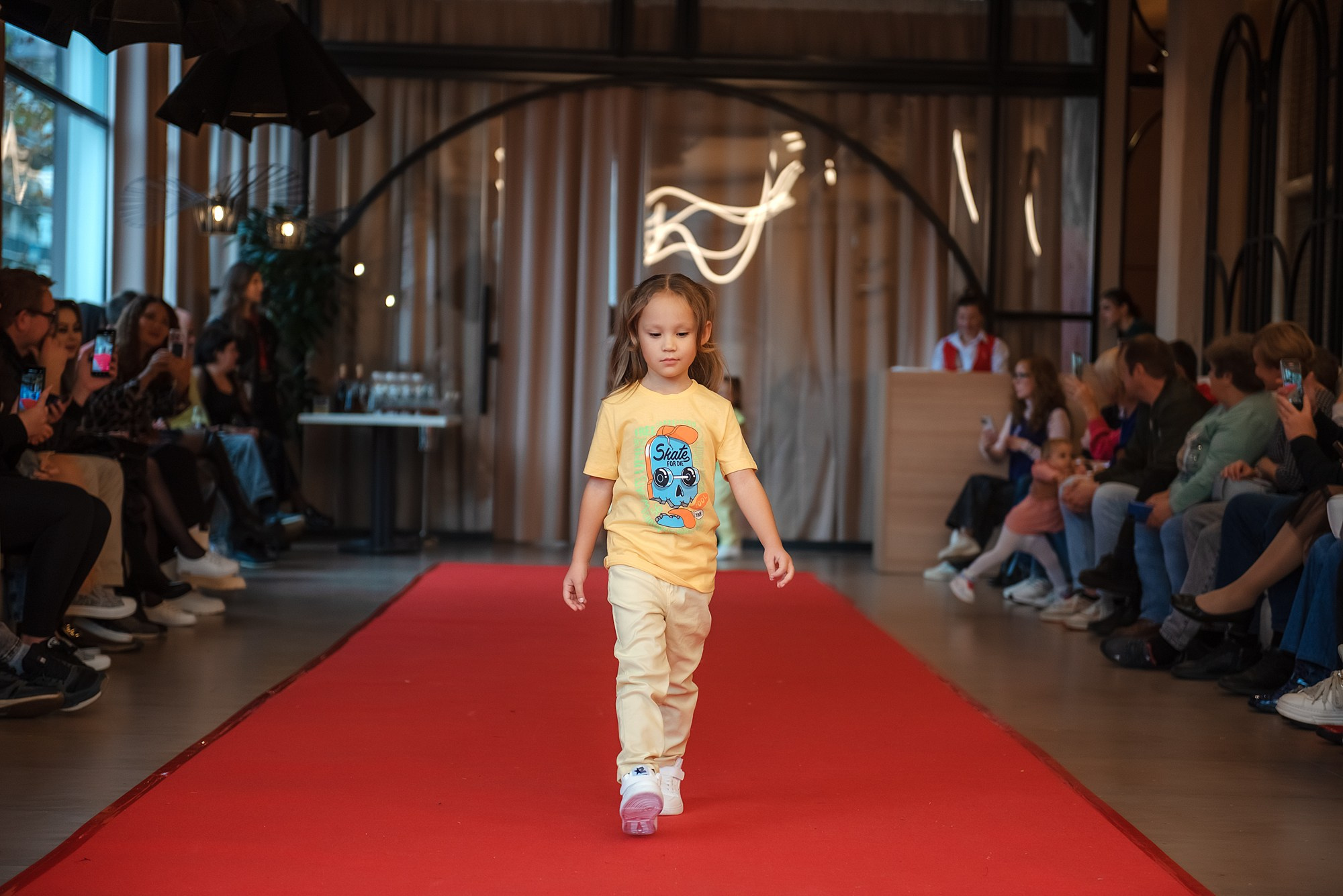 HAPPYkids дефиле в день мамы. Семейный и коммерческий фотограф в Сочи Александр Бодунов