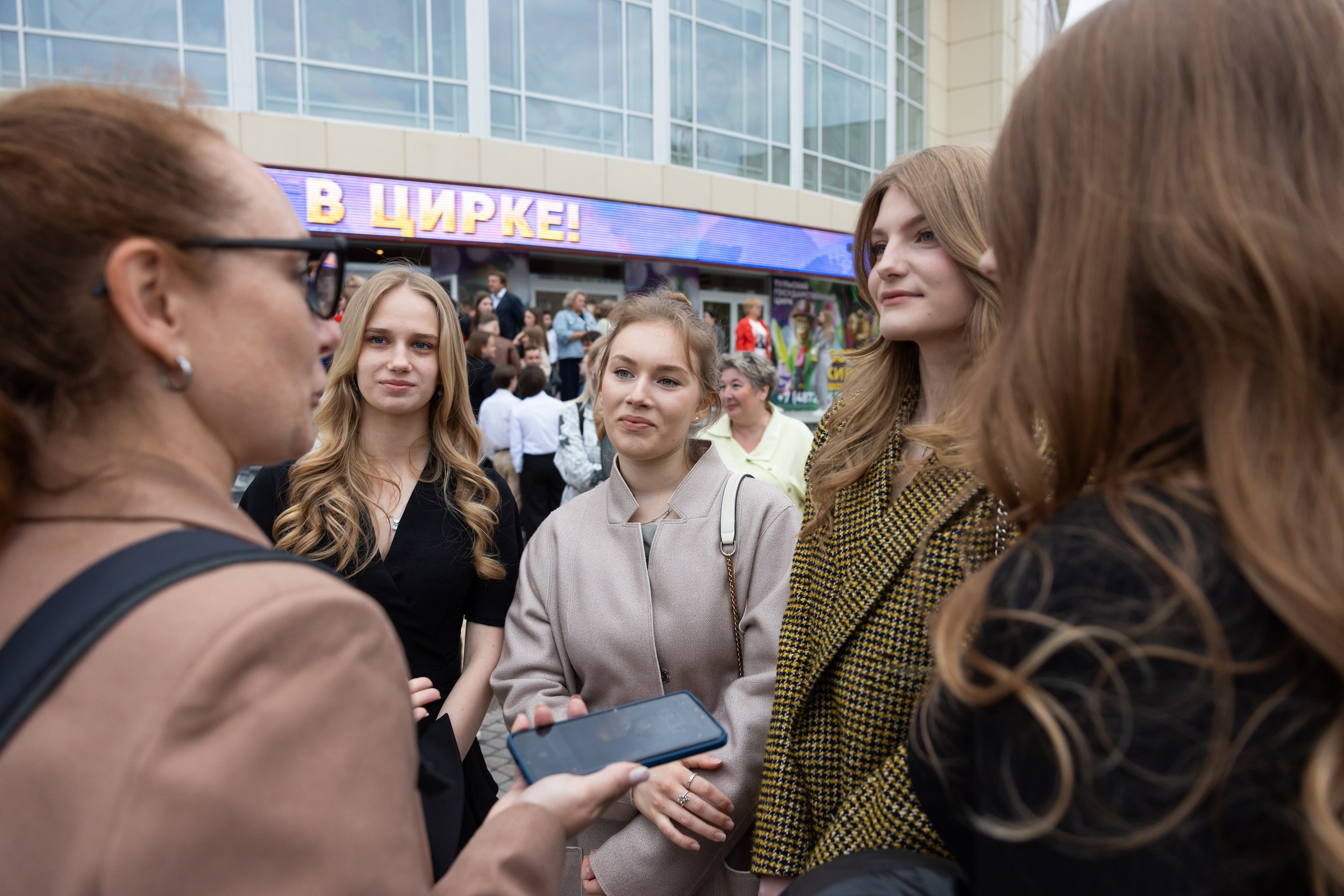 Городской бал выпускников (24 июня 2025). Репортажный фотограф Алексей Пирязев