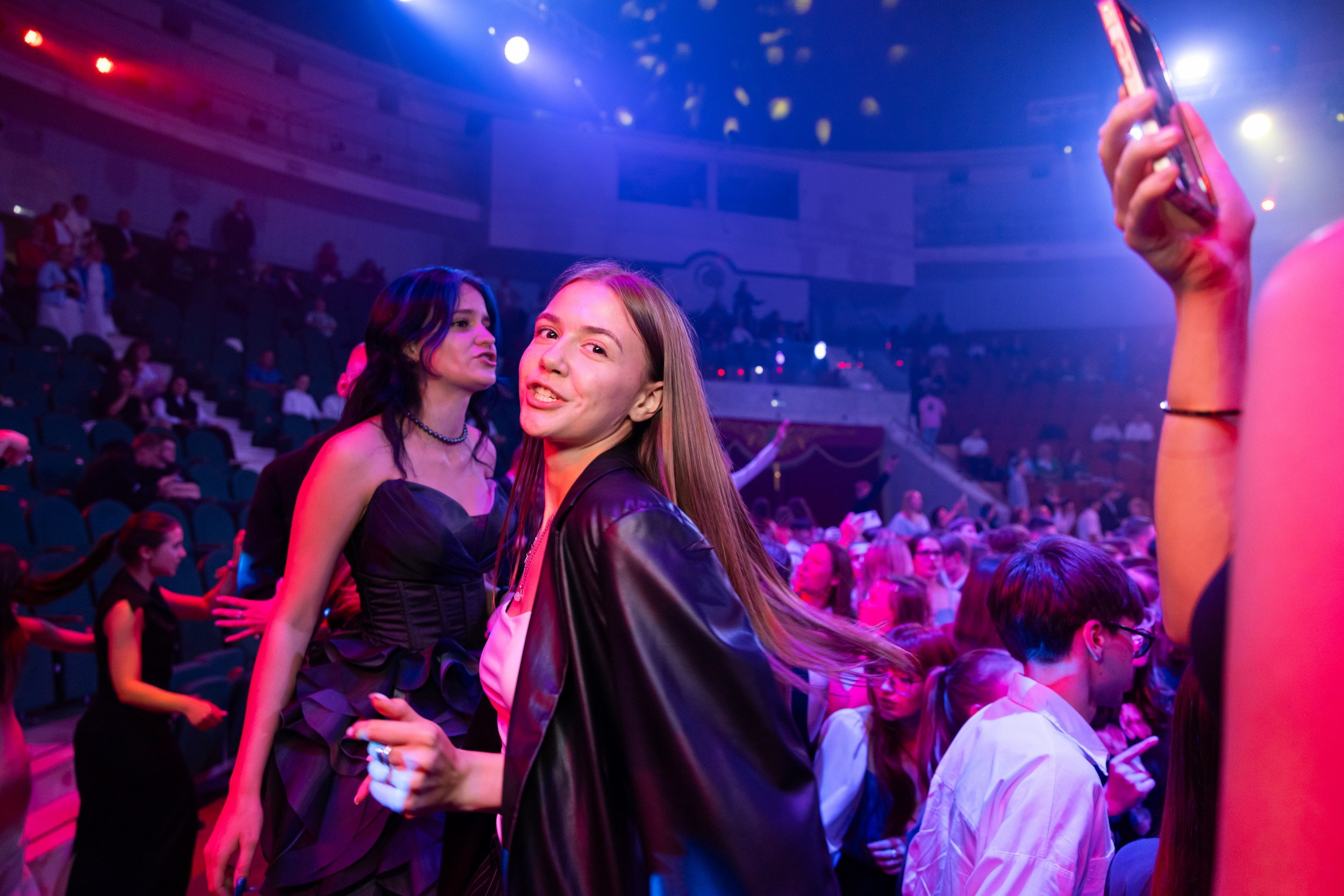 Городской бал выпускников (24 июня 2025). Репортажный фотограф Алексей Пирязев