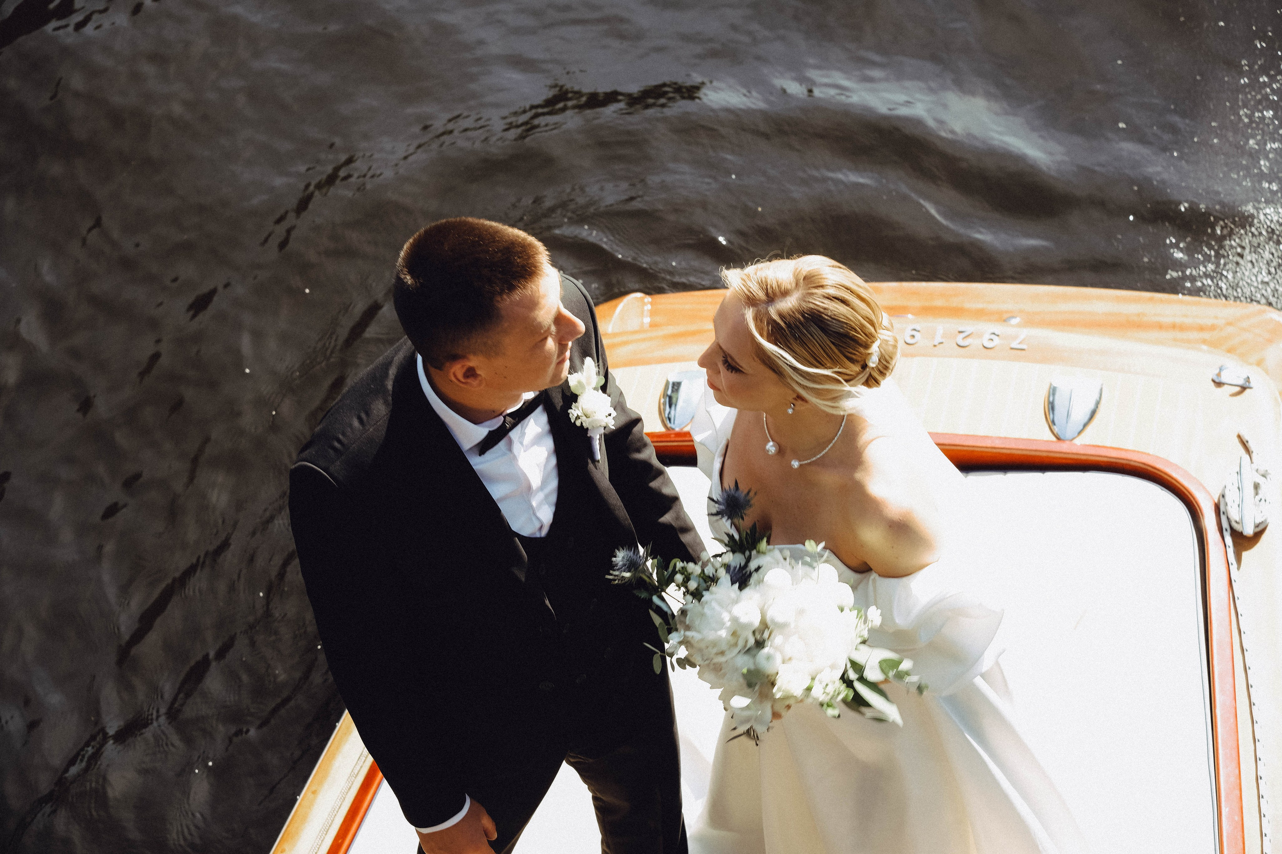 СВАДЕБГНАЯ ПРОГУЛКА ПО КАНАЛ САНКТ-ПЕТЕРБУРГА НА КАТЕРЕ. Профессиональный фотограф, Санкт-Петербург — Виктория Богомолова