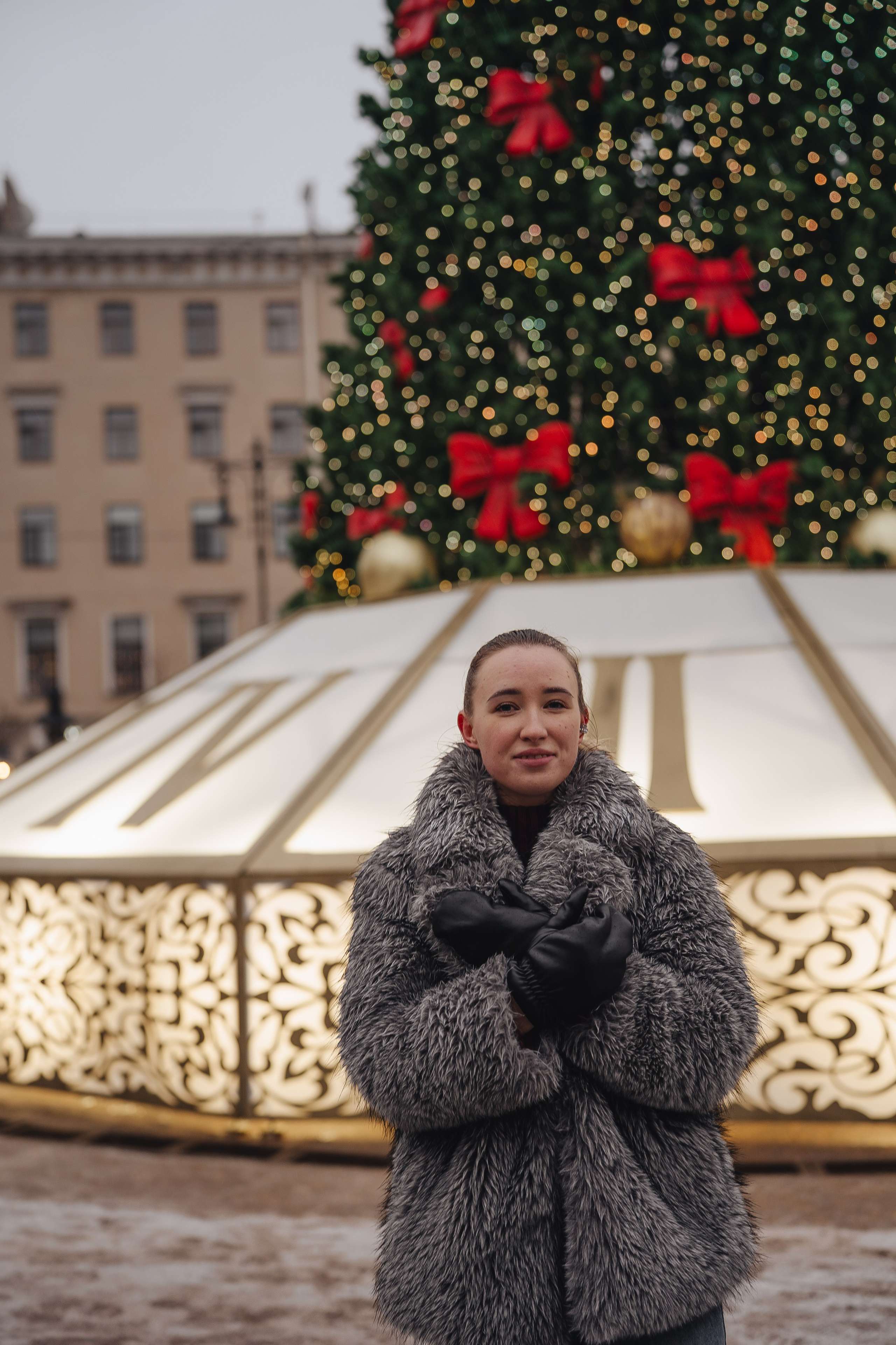ПРОГУЛКА НА МАНЕЖНОЙ ПЛОЩАДИ ДЛЯ ДЕВУШКИ ПЕРЕД НОВЫМ ГОДОМ (НОВОГОДНЯЯ ФОТОСЕССИИЯ НА МАНЕЖНОЙ ПЛОЩАДИ). Профессиональный фотограф, Санкт-Петербург — Виктория Богомолова