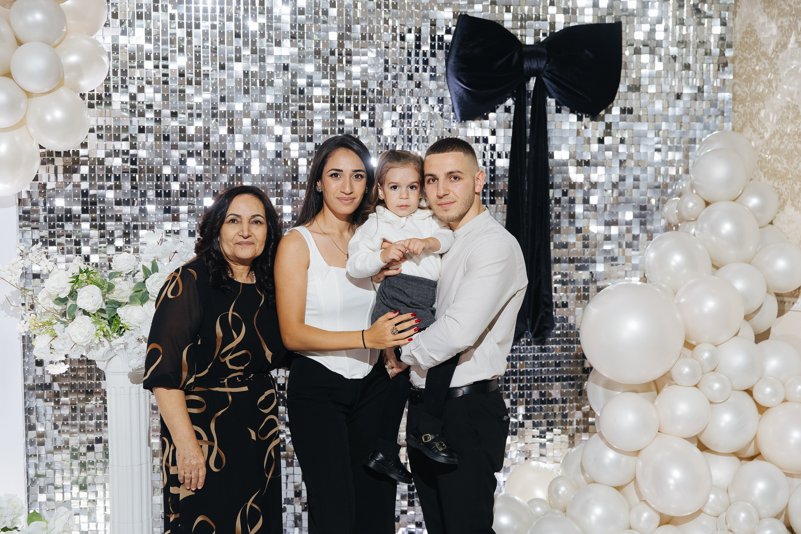 Ани и Назели. 35&5 День рождения, «Янтарь». Фотограф в Красноярске Надежда Воскресенская