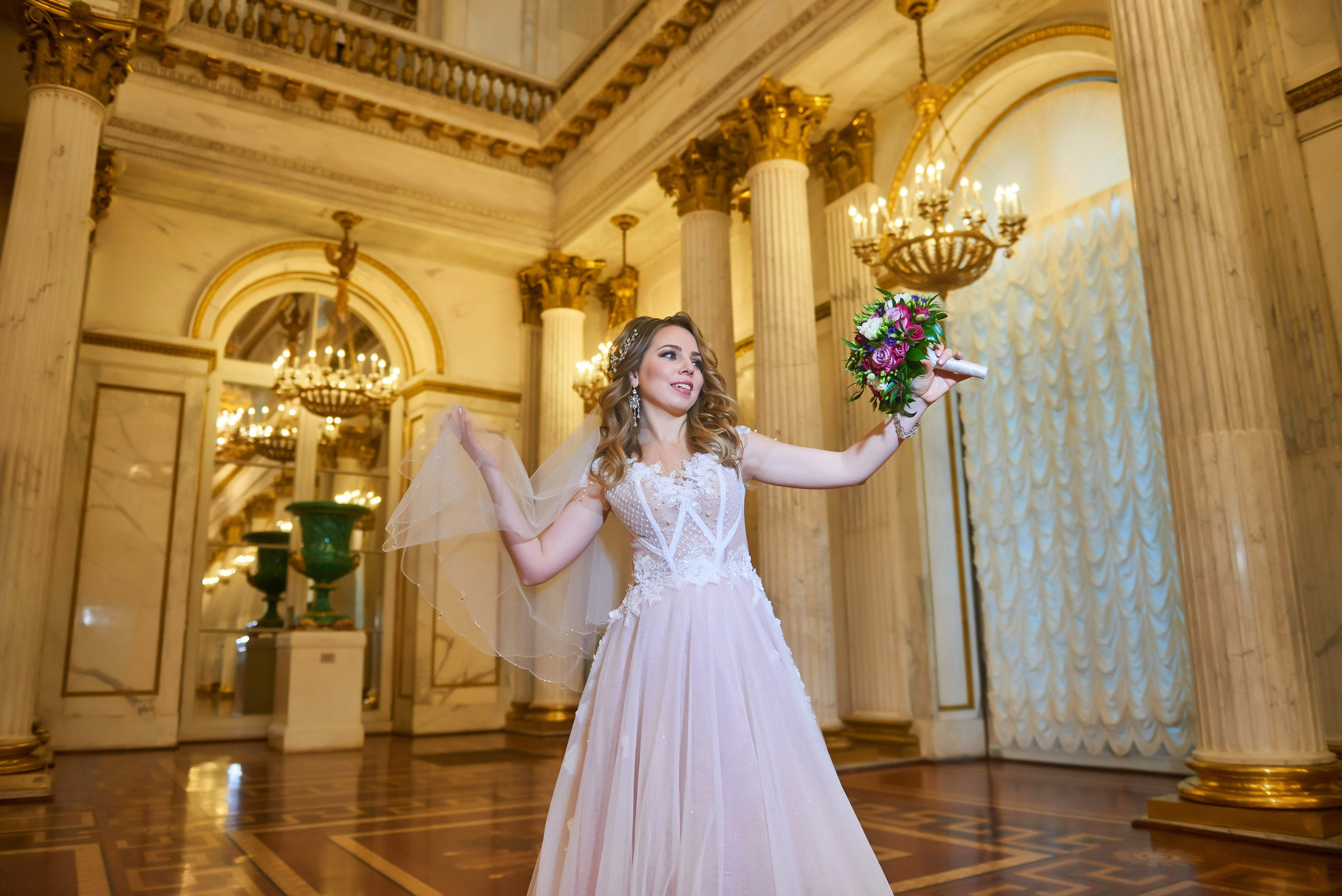 Елена и Иван (зимняя свадебная прогулка у Михайловского замка и фотосессия в Эрмитаже). Портретный, семейный и свадебный фотограф в Санкт-Петербурге и в Пушкине Ширяев Денис