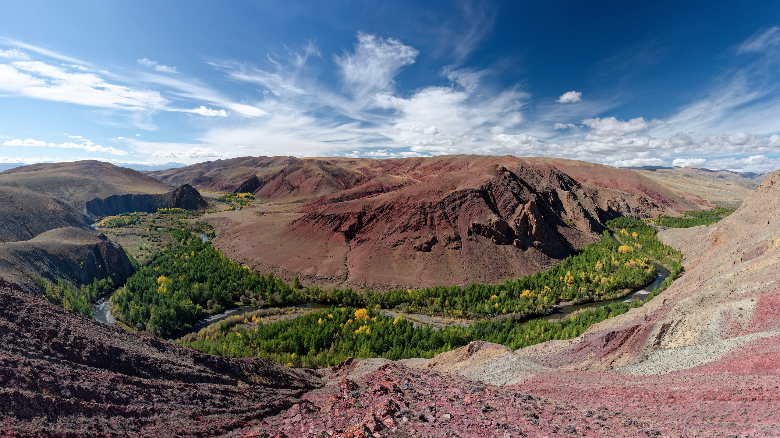 Вид на каньон реки Кызылшин осенью