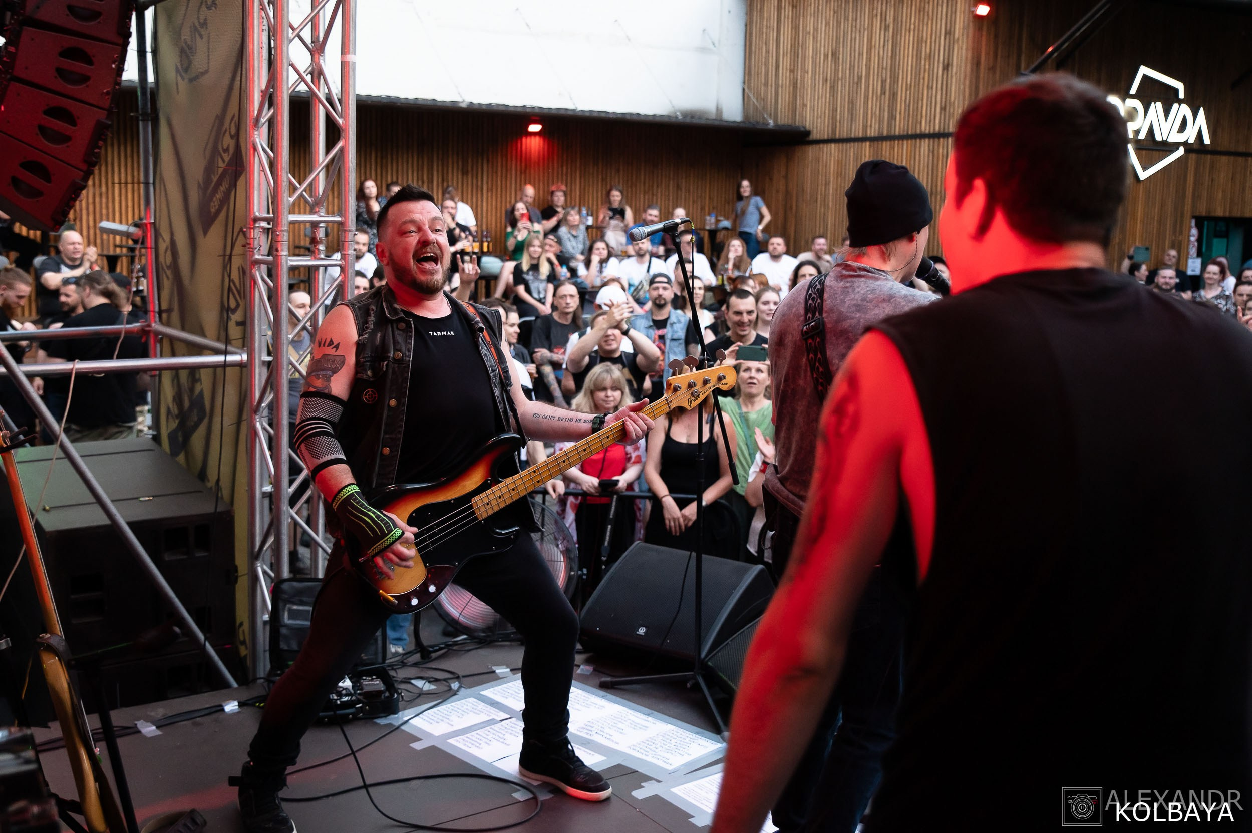 Фоторепортаж с мэшап концерта группы Черный Обелиск 4 июля 2024 года. Концертный и театральный репортажный фотограф в Москве Александр Колбая