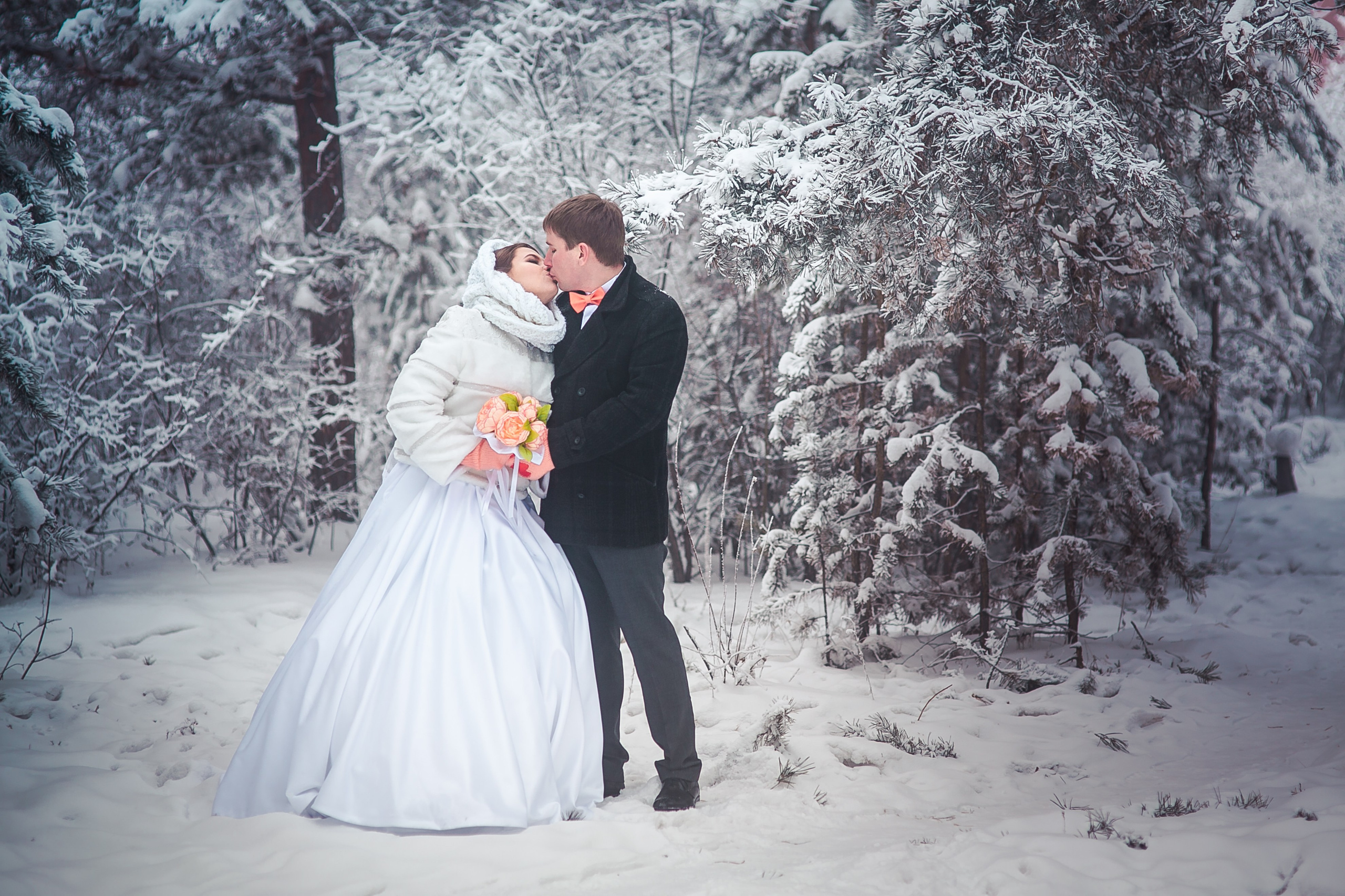Зимнее свадебное фото. Фотограф Надежда Куин, Якутск