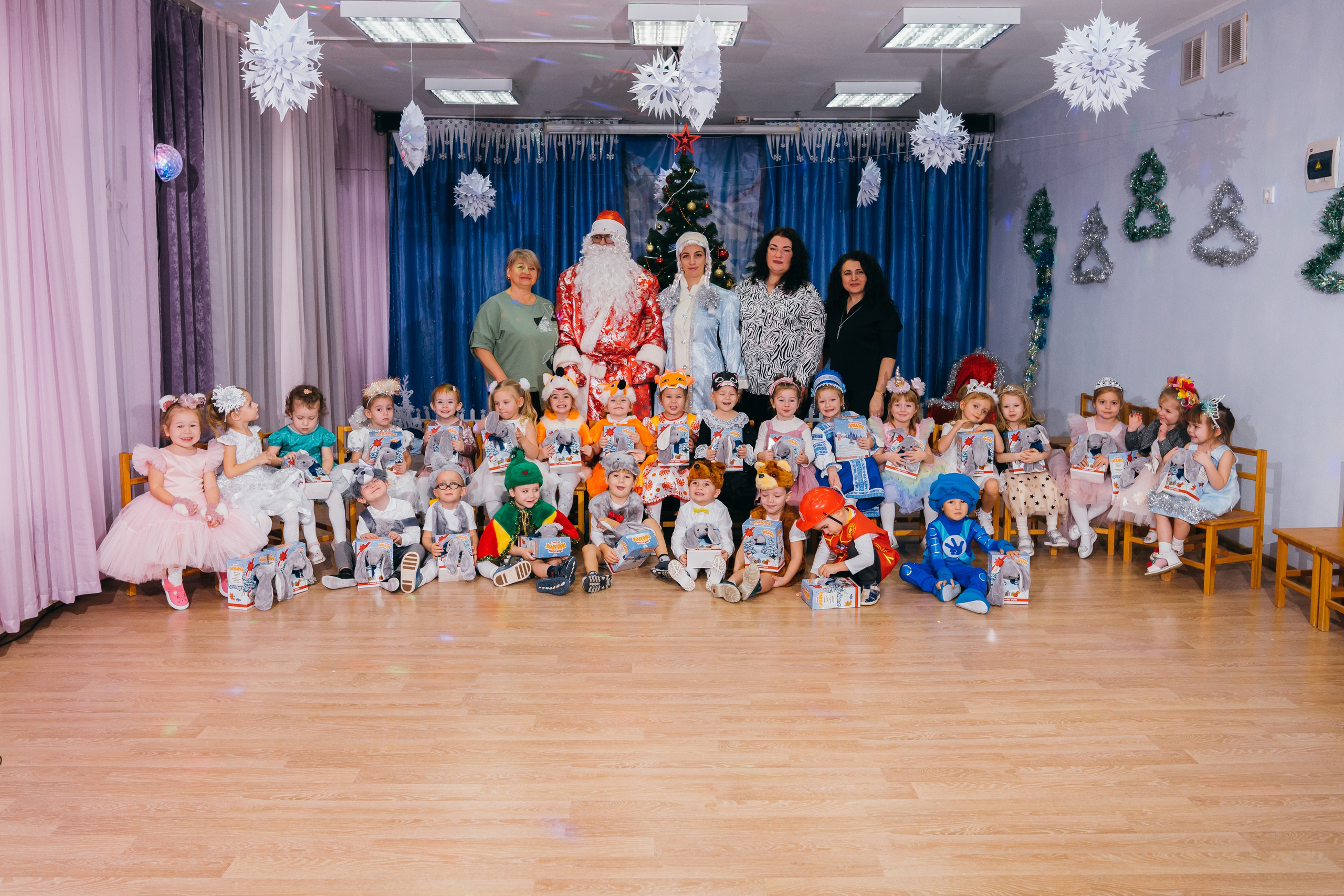 Новогодний утренник в детском саду. Профессиональный фотограф Геленджик, Новоросийск Виктория Цейс