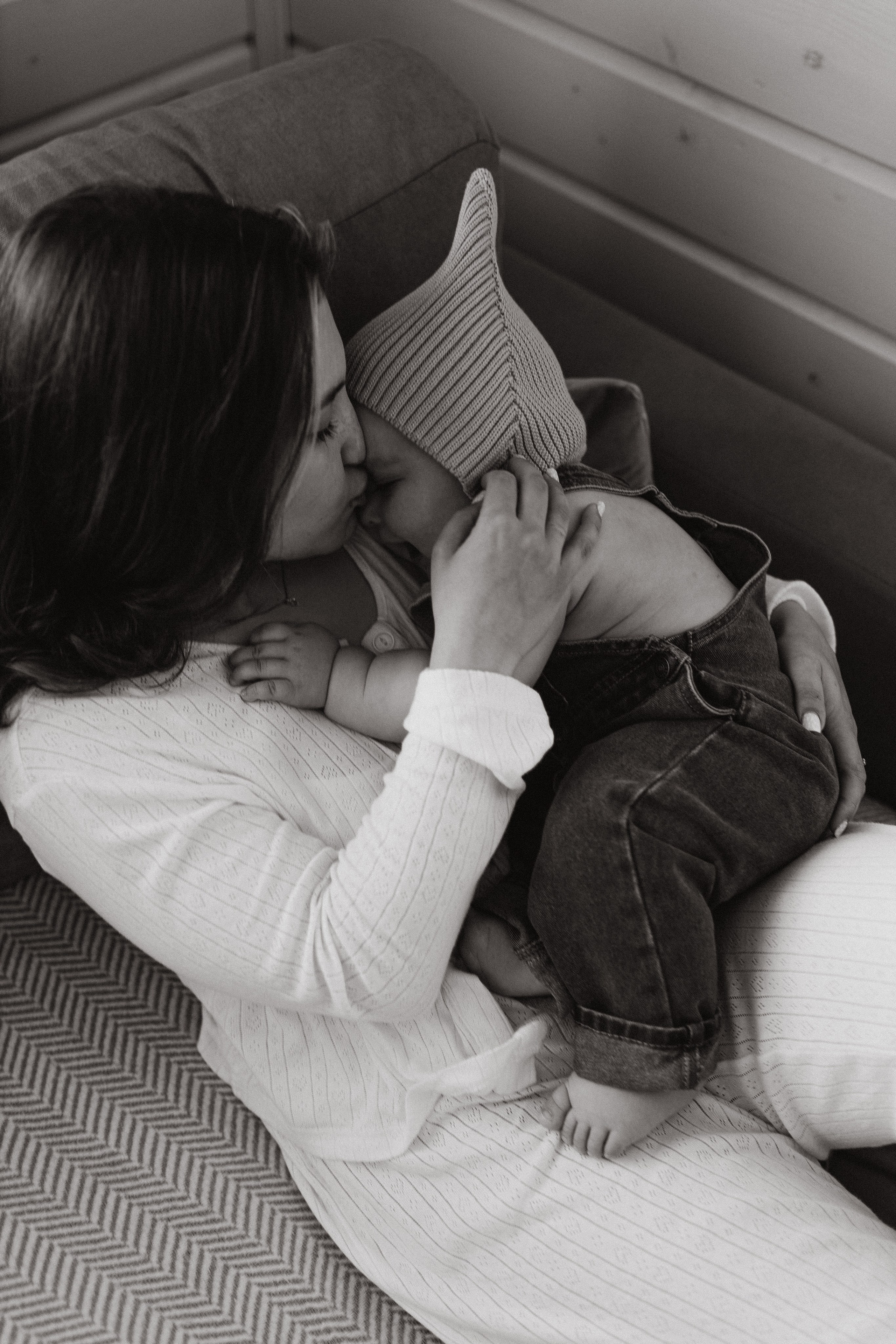 Яна и Тимофей. Домашняя съёмка. Семейный фотограф Тихвин, Санкт-Петербург и ЛО