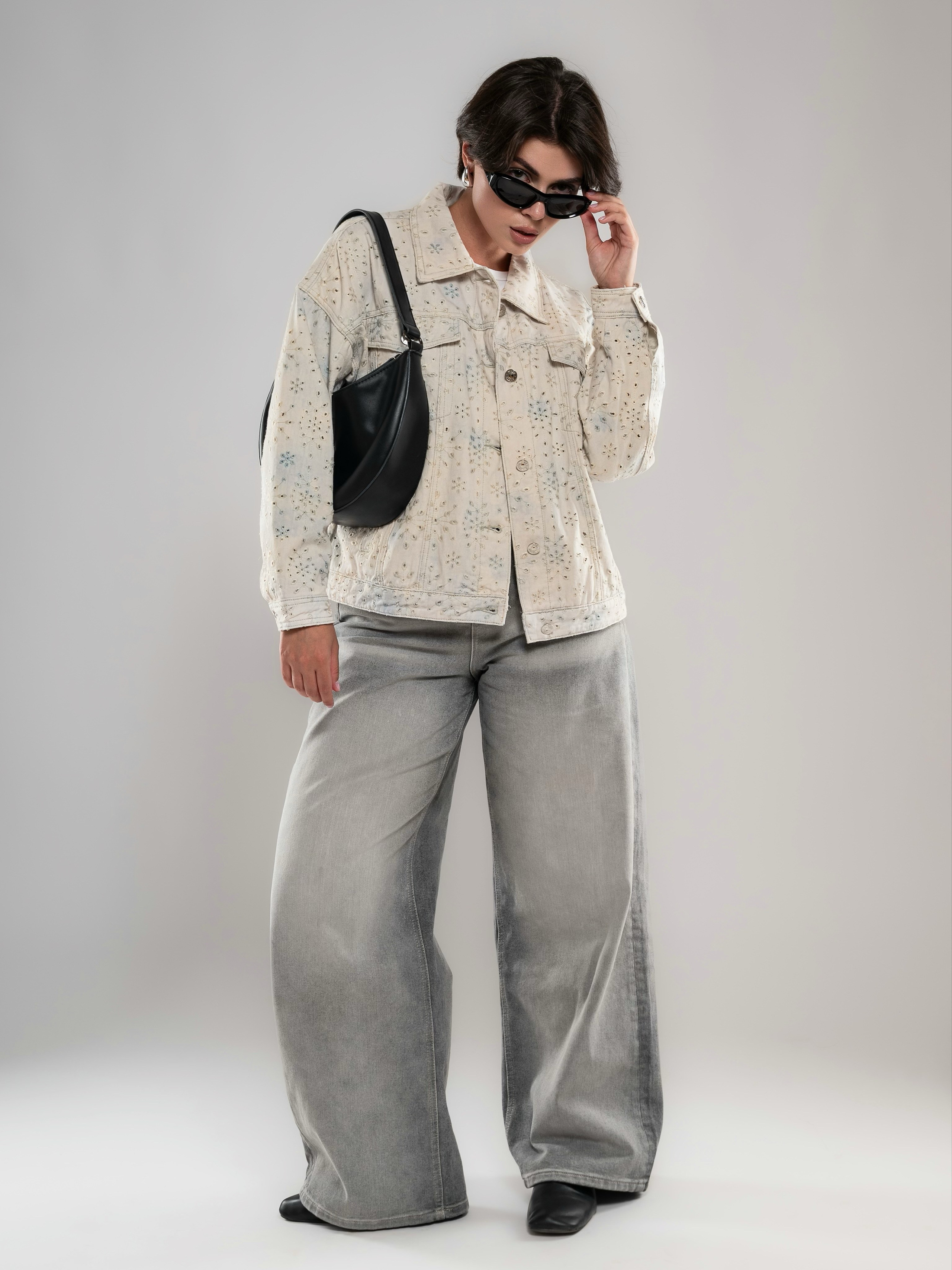 Джинсовые куртки на 2х моделях. Предметный фотограф, фото для маркетплейсов Пятигорск, КМВ