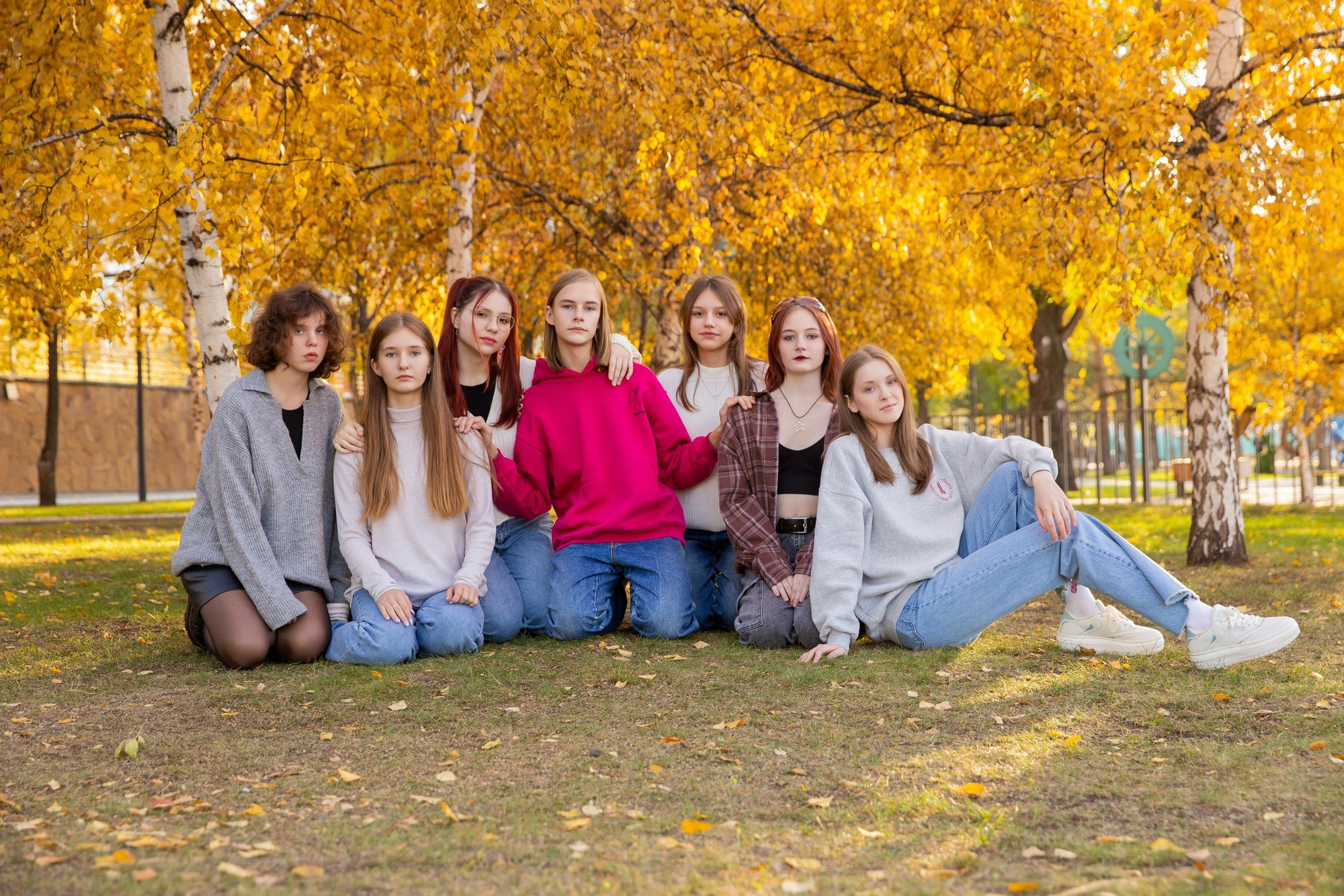 Осенняя фотосессия на Ярыгинской набережной. 9 лицей 9а. СИГМА | Студия выпускных альбомов Красноярск