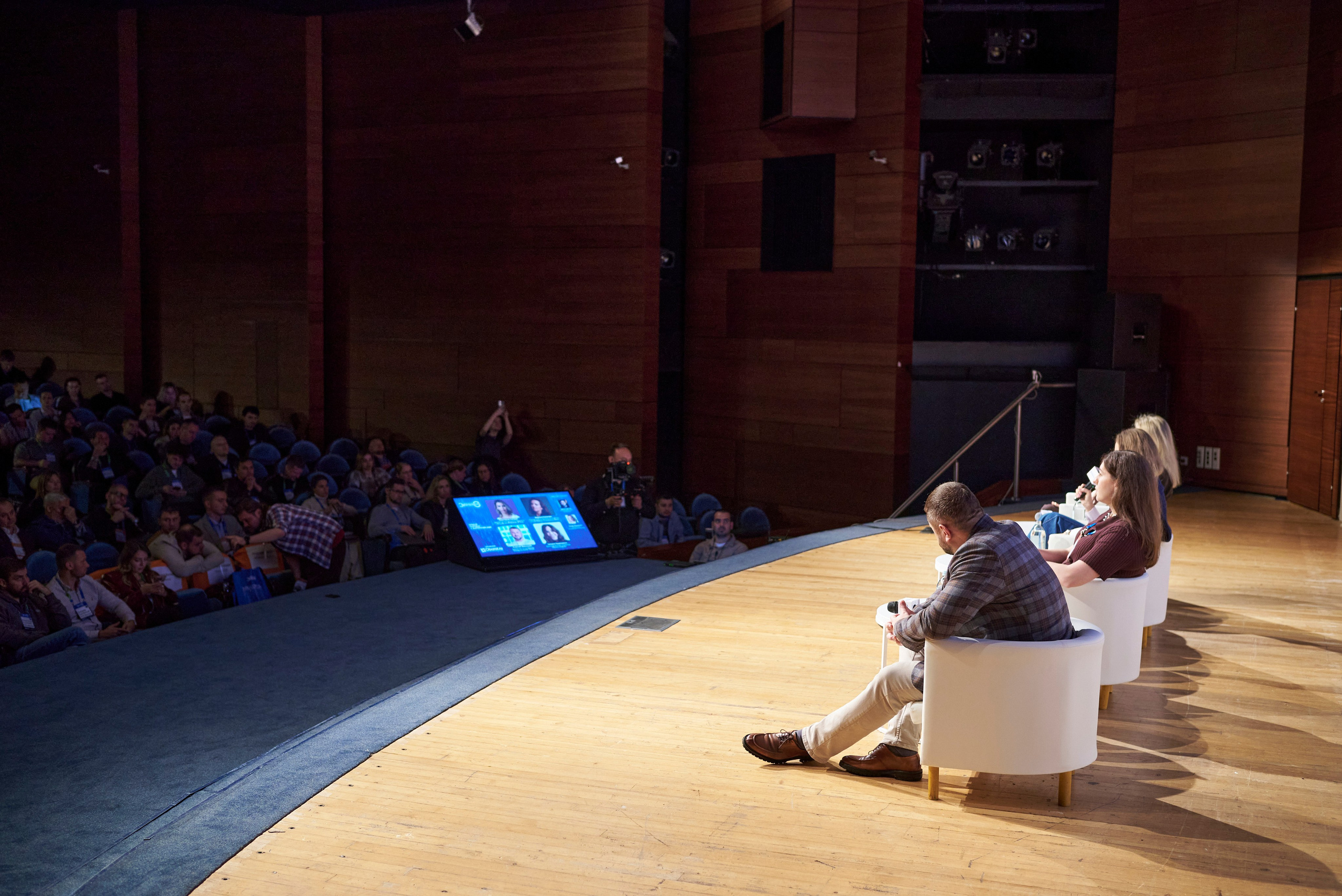 Конференция в ЦМТ Электронная торговля 2025 — репортажная съёмка мероприятий в Москве и Петербурге