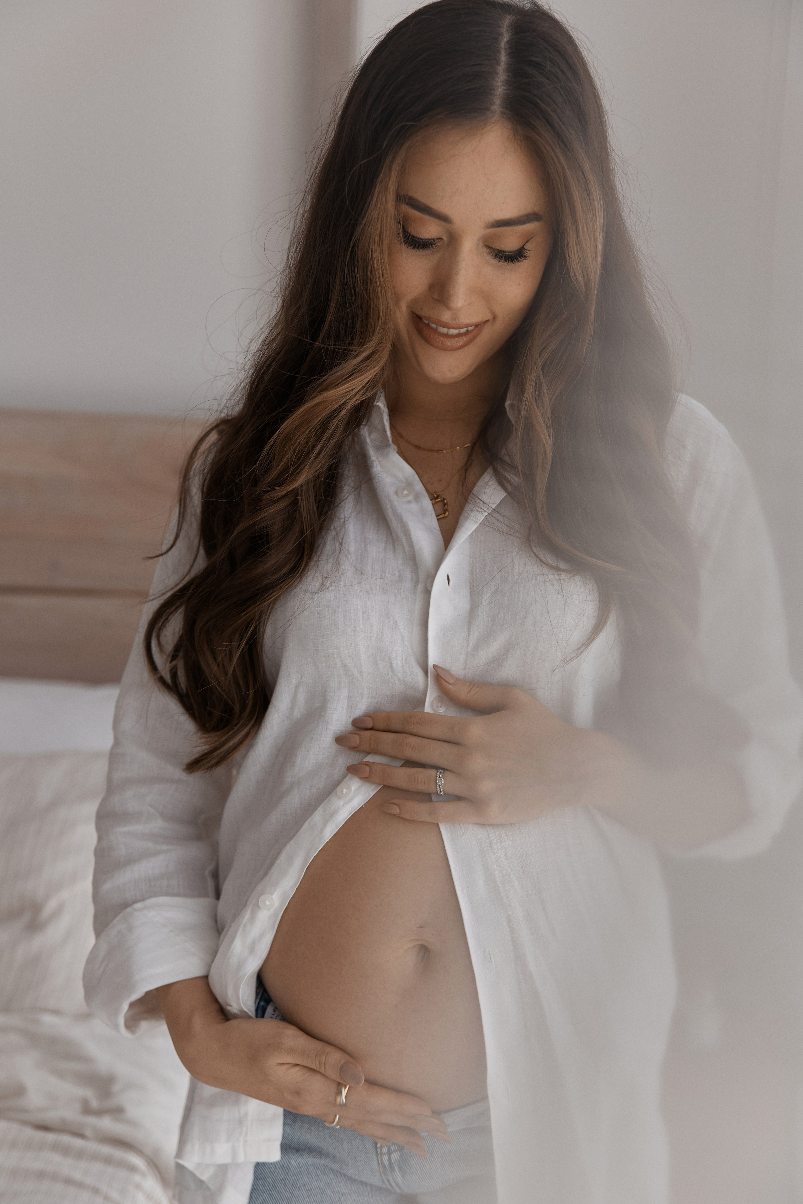 Cozy Pregnancy Photoshoot Dubai | At-Home Comfort