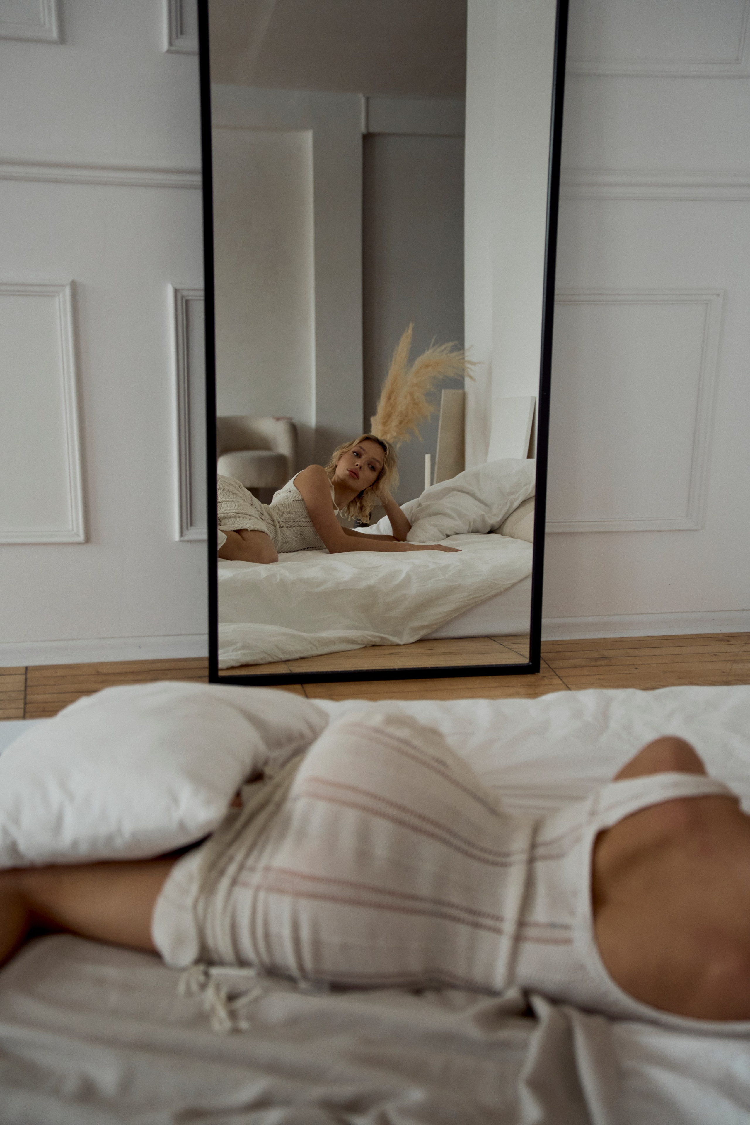 KOMNATA 108 × 9:04 PM. Студийный фотограф в Екатеринбурге Бшари Заана