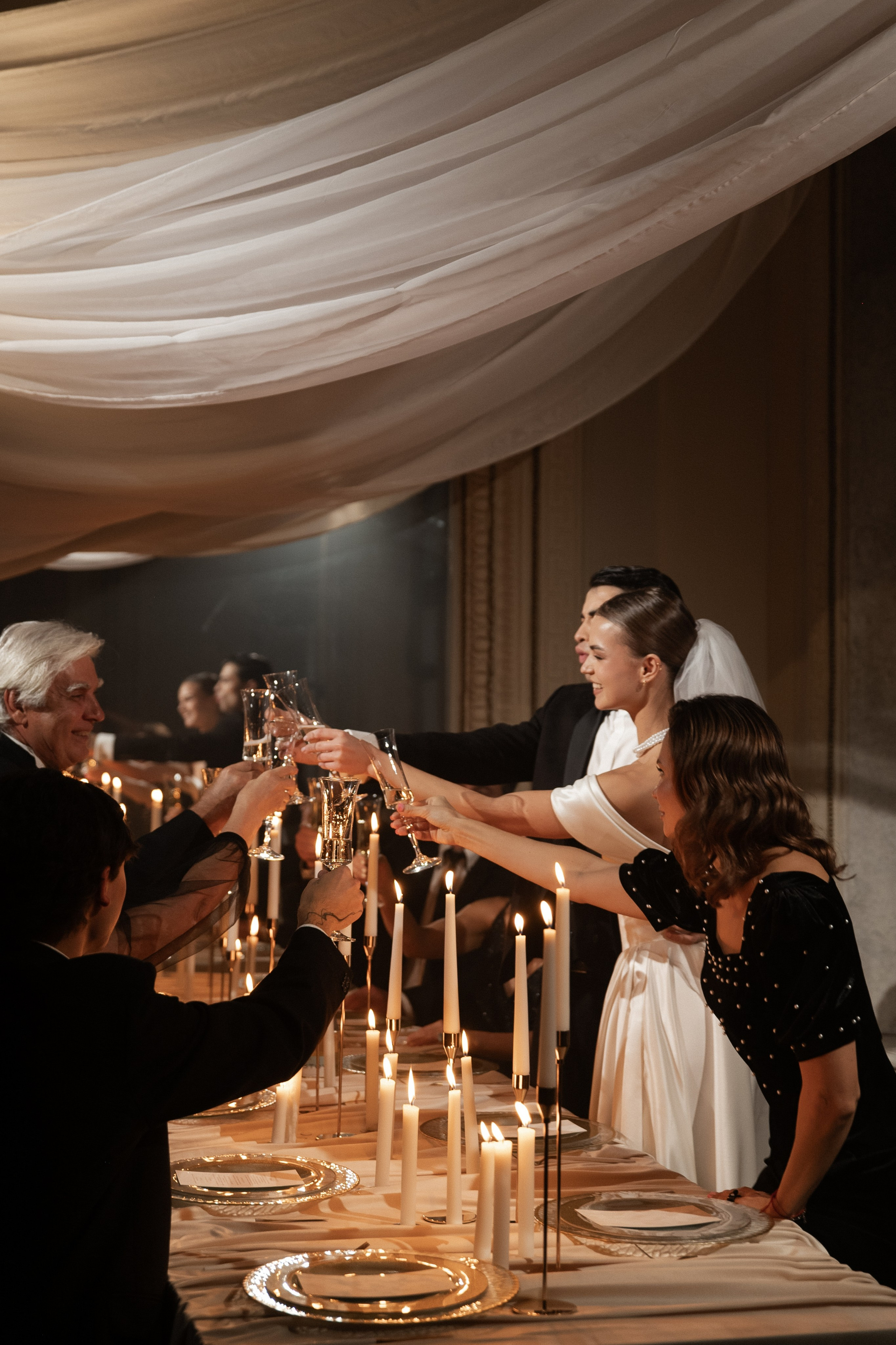 Камерный свадебный ужин при свечах в старинном особняке в фотостудии 21. Kult. Ярослава Ерина — свадебный фотограф в Москве