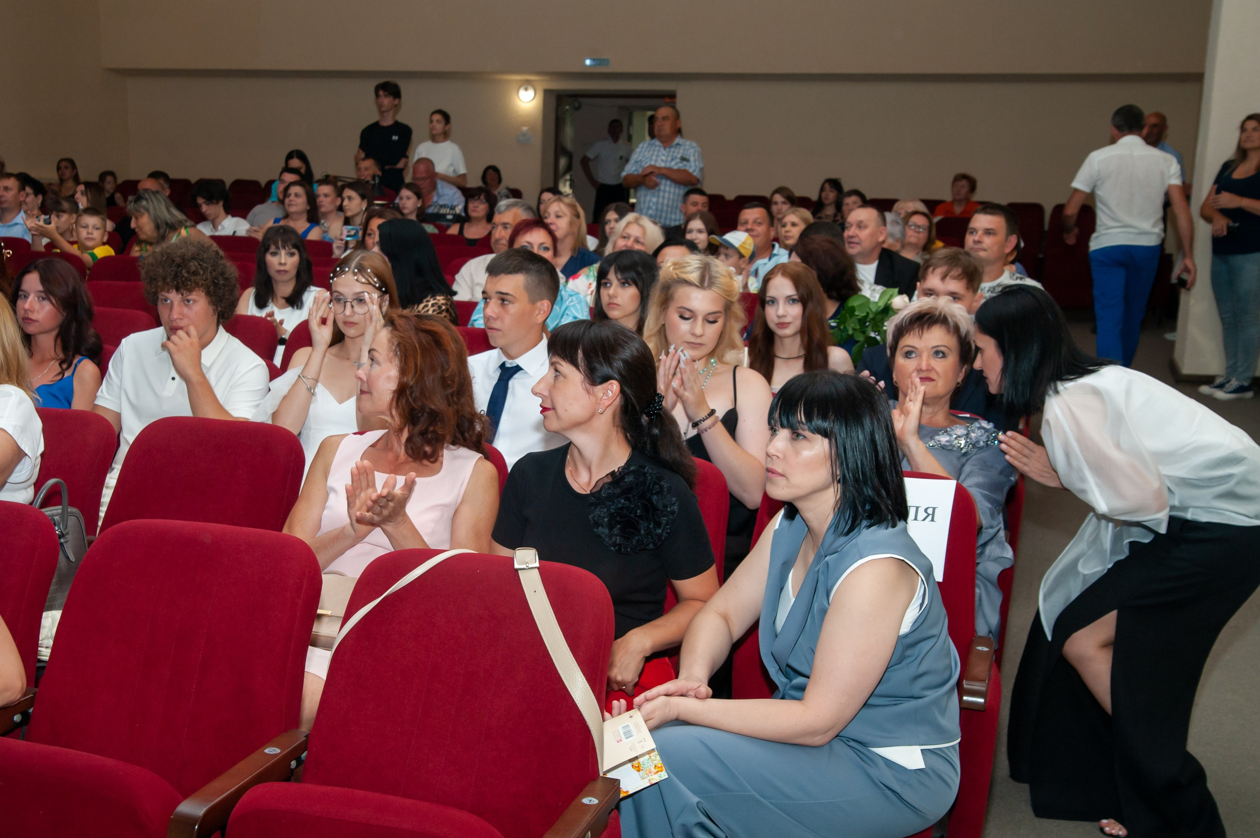 Выпускной МАОУ СОШ № 17 им. Эдуарда Есаяна. Свадебный и семейный фотограф Денис Лукьянов в Краснодаре, Краснодарском крае и Республике Крым