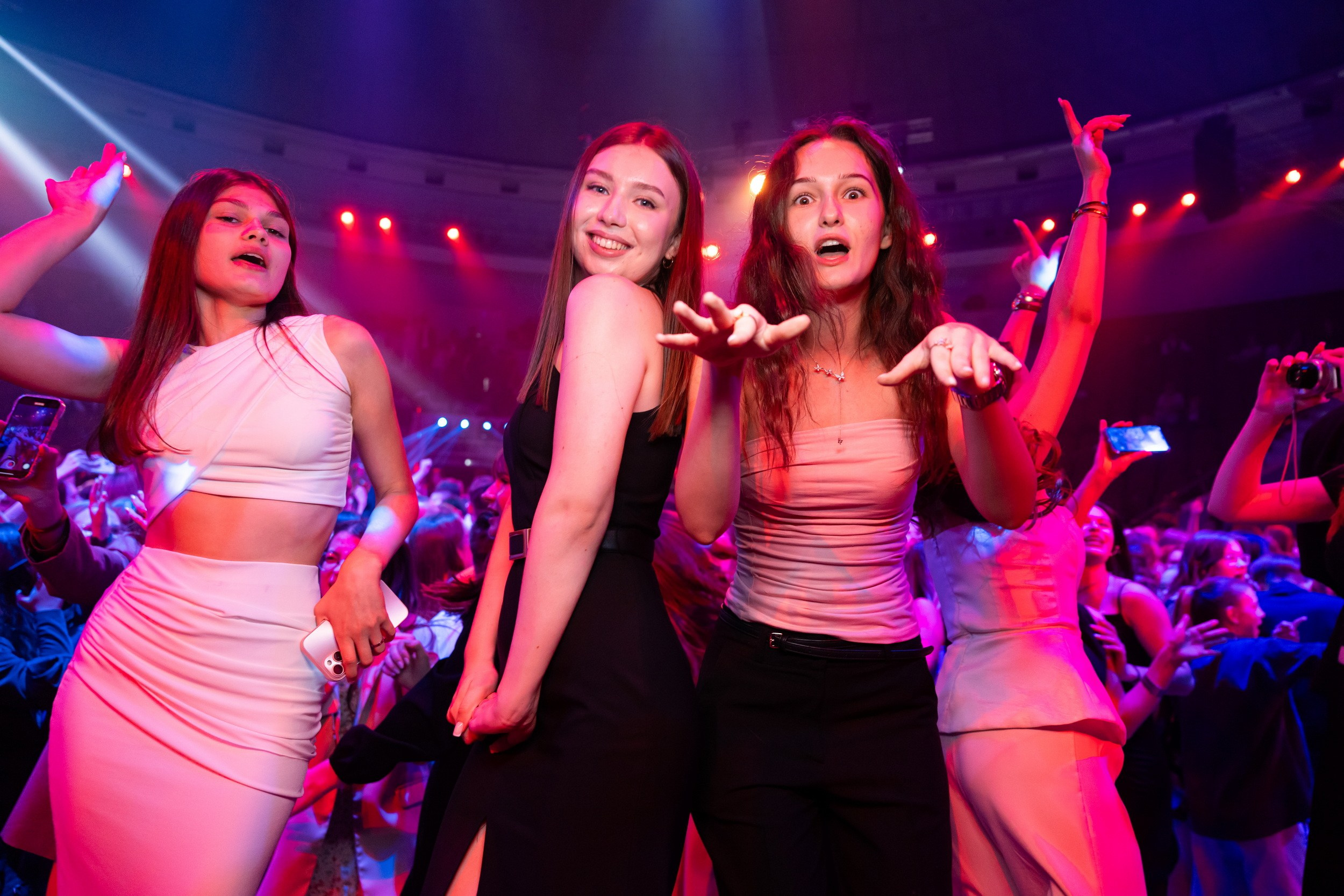 Городской бал выпускников (24 июня 2025). Репортажный фотограф Алексей Пирязев