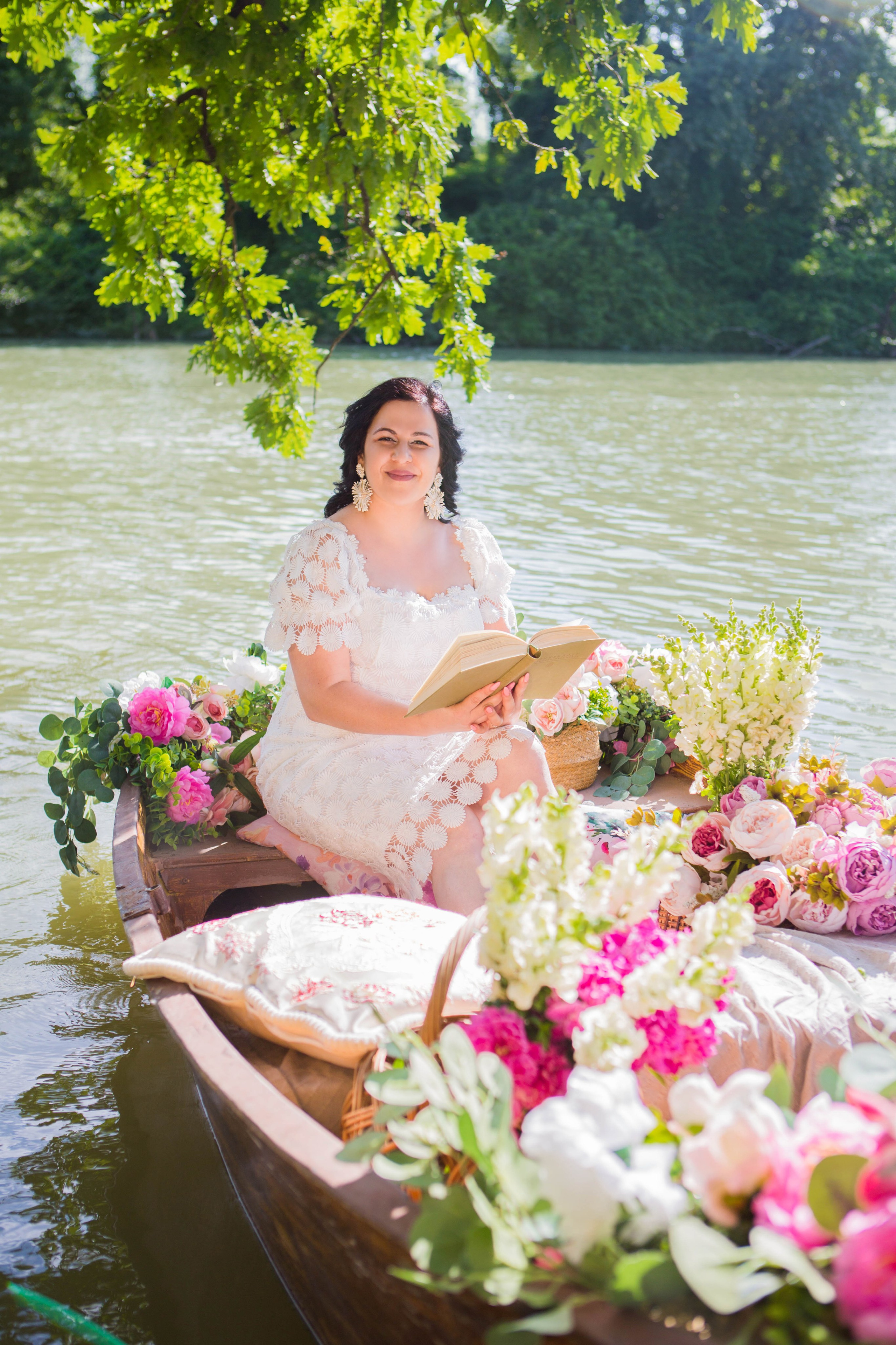 Лодка с пионами. Свадебный семейный и детский фотограф в Краснодаре Карина Федоровская