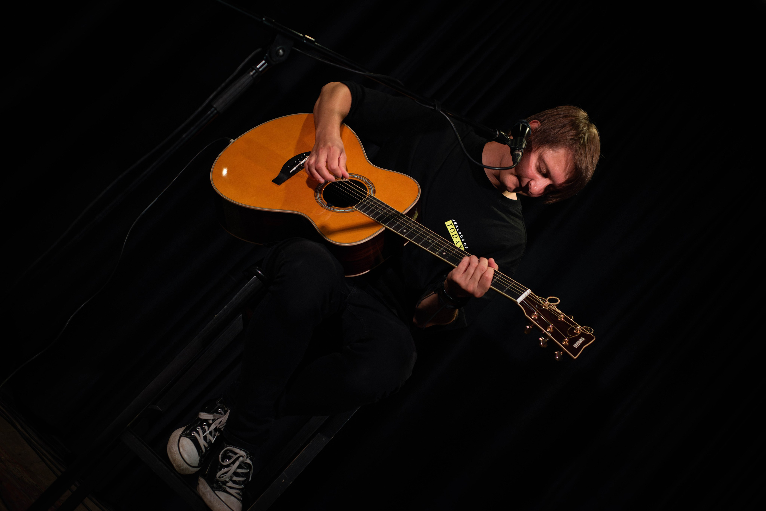 Лёва Сазонов (1 августа 2024 года, Москва, арт-кафе Пушкарёв). Фотограф Светлана Блинова, Москва и Московская область