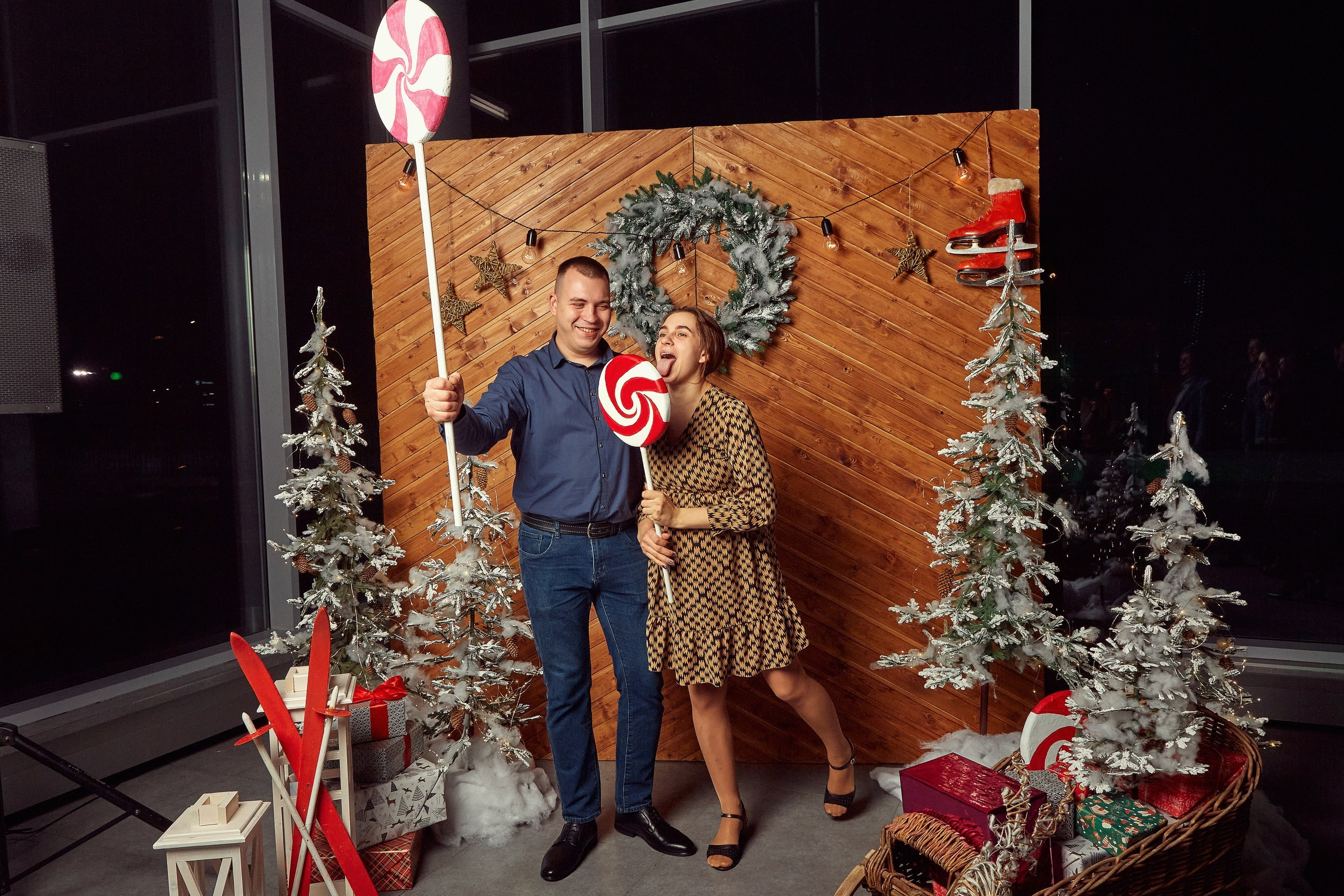 Транс-Инвест / Новогодний корпоратив на территории автосалона. Антон Артюшин, портретный фотограф. Москва